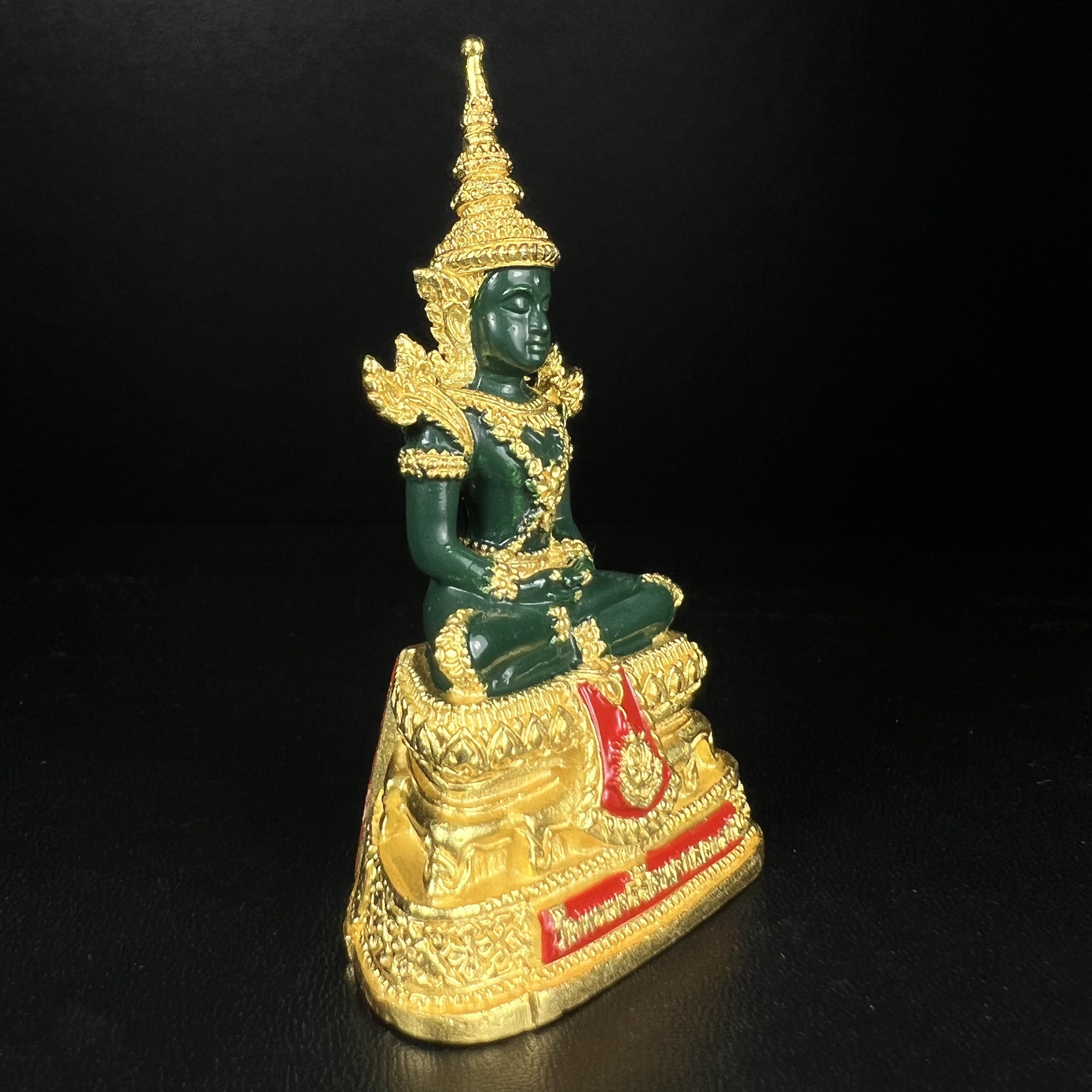 พระพุทธมหามณีรัตนปฏิมากร(พระแก้วมรกต) วัดพระศรีรัตนศาสดาราม สำนักพระราชวัง จัดสร้าง ฤดูร้อน หน้าตัก 2 นิ้ว(บรรจุมวลสารใต้ฐาน)