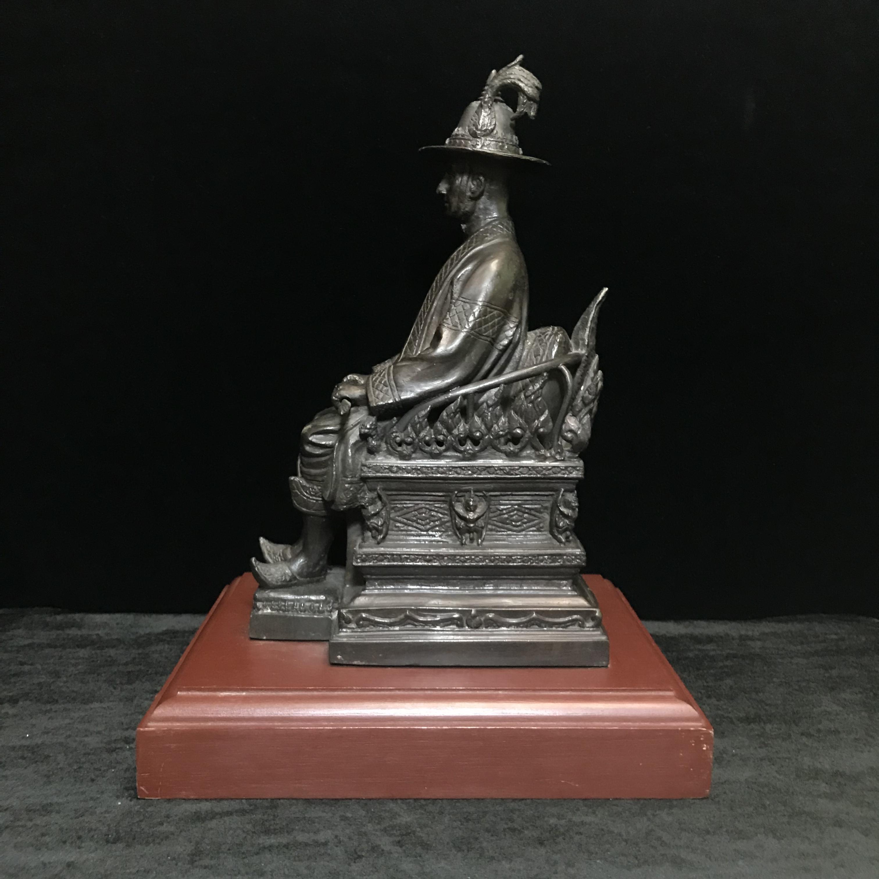 พระบรมรูปหล่อพระบาทสมเด็จพระพุทธยอดฟ้าจุฬาโลกมหาราช (ร.1) ทรงนั่งบัลลังก์ จัดสร้างโดยรัฐสภาผู้แทนราษฎร เนื้อโลหะสัมฤทธิ์ ปี 2539(หายาก)