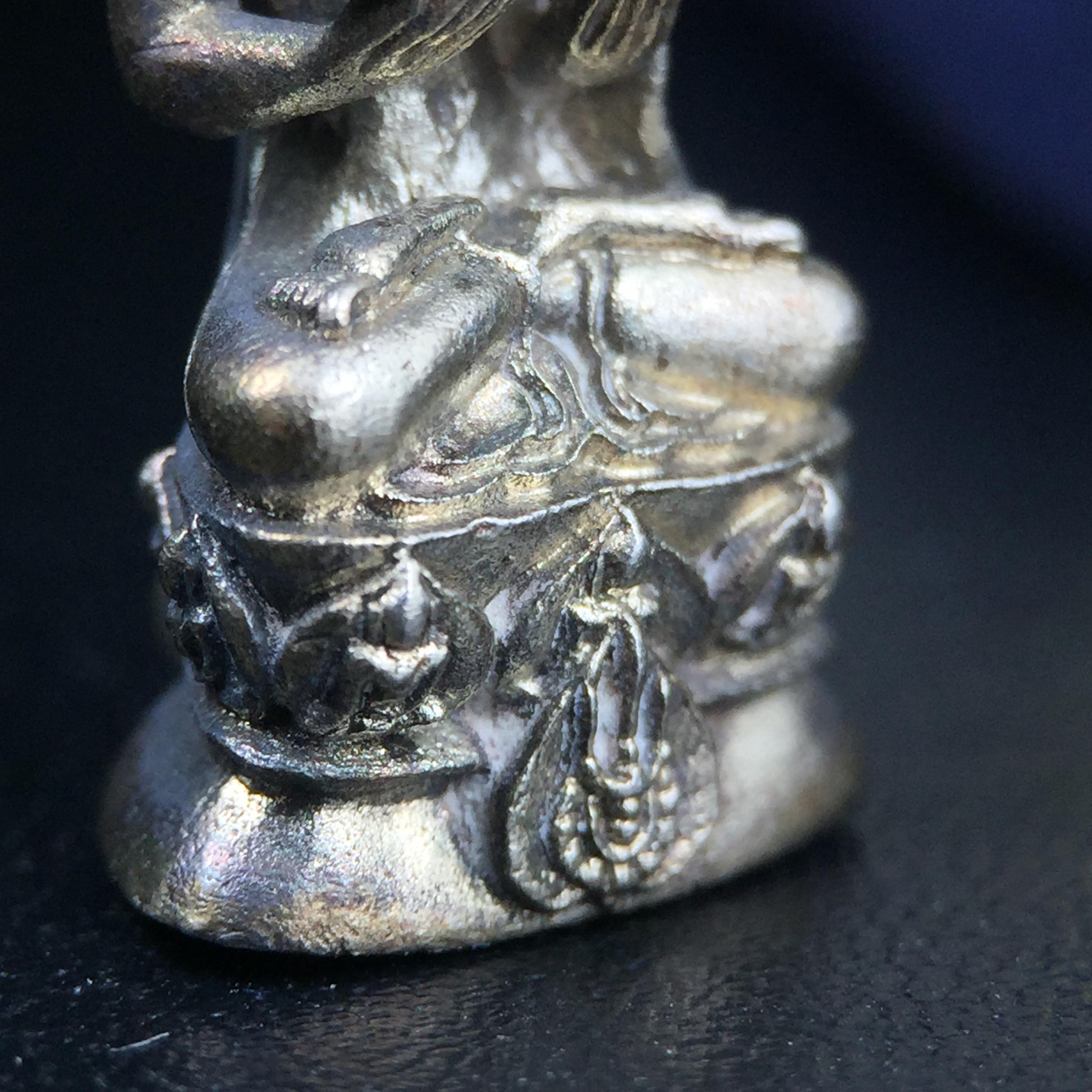 พระกริ่งปรมานุชิตชิโนรส วัดพระเชตุพนวิมลมังคลาราม(วัดโพธิ์) ปี2533 เนื้อเงิน ( ในหลวงรัชกาลที่9เสด็จเททอง)พิธีใหญ่ งดงามด้วยพุทธศิลป์เปี่ยมด้วยพุทธคุณ อีกหนึ่งรุ่นที่แนะนำสะสมบูชา