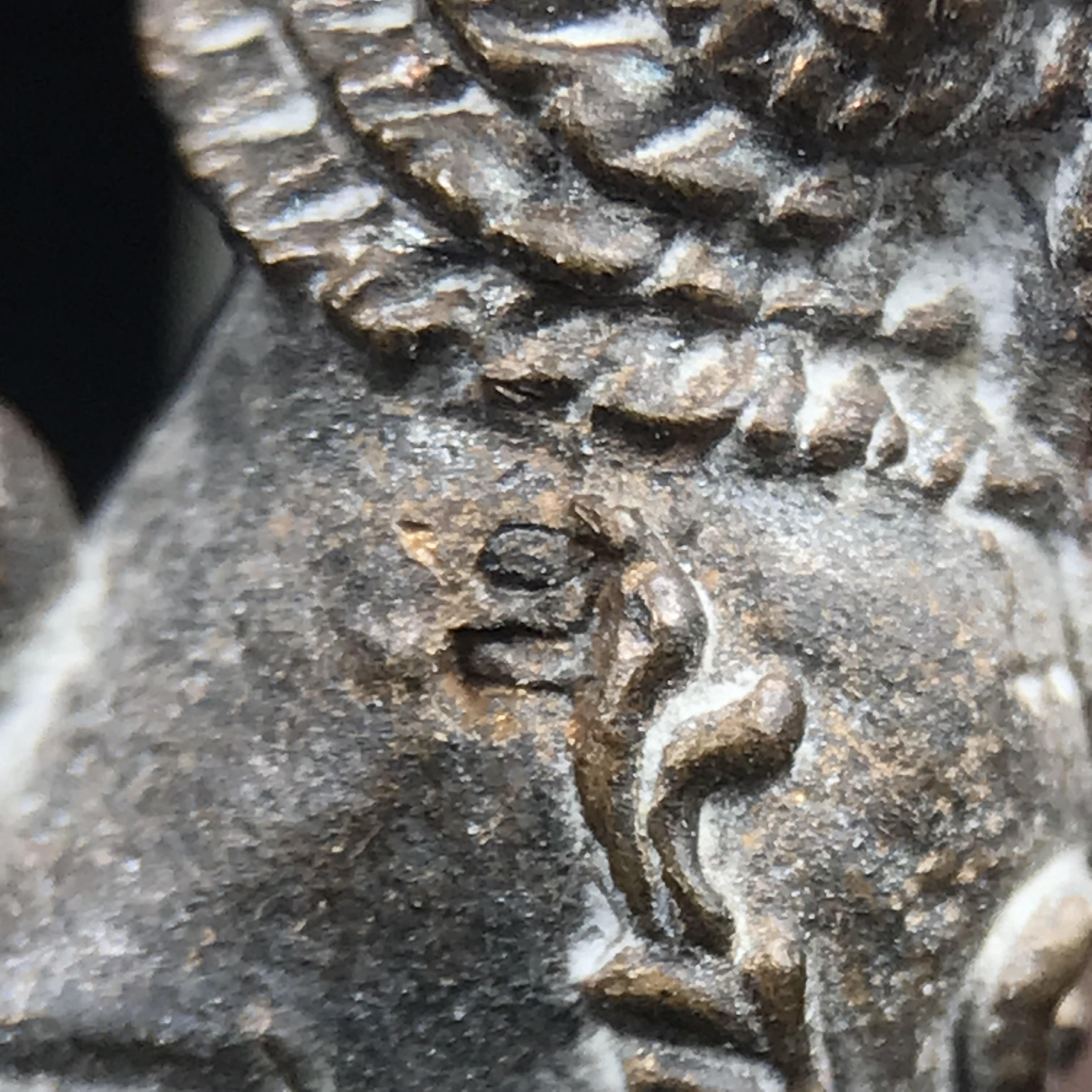 สิงห์เจ้าพ่อดำ วัดบุพพาราม จ.เชียงใหม่ ปี 2518 เนื้อนวโลหะ(ตอก 2 โค๊ต)หายาก(สภาพผิวเดิมสวยเดิมกล่องครบ) สิงห์รุ่นนี้มีพิธีดีมีเกจิอาจารย์ที่ร่วมปลุกเสกมากมาย****เครื่องราง ที่พระบาทสมเด็จพระเจ้าอยุ่รัชกาลที่ ๙ ทรงเสด็จฯประกอบพิธีด้วยพระองค์เอง