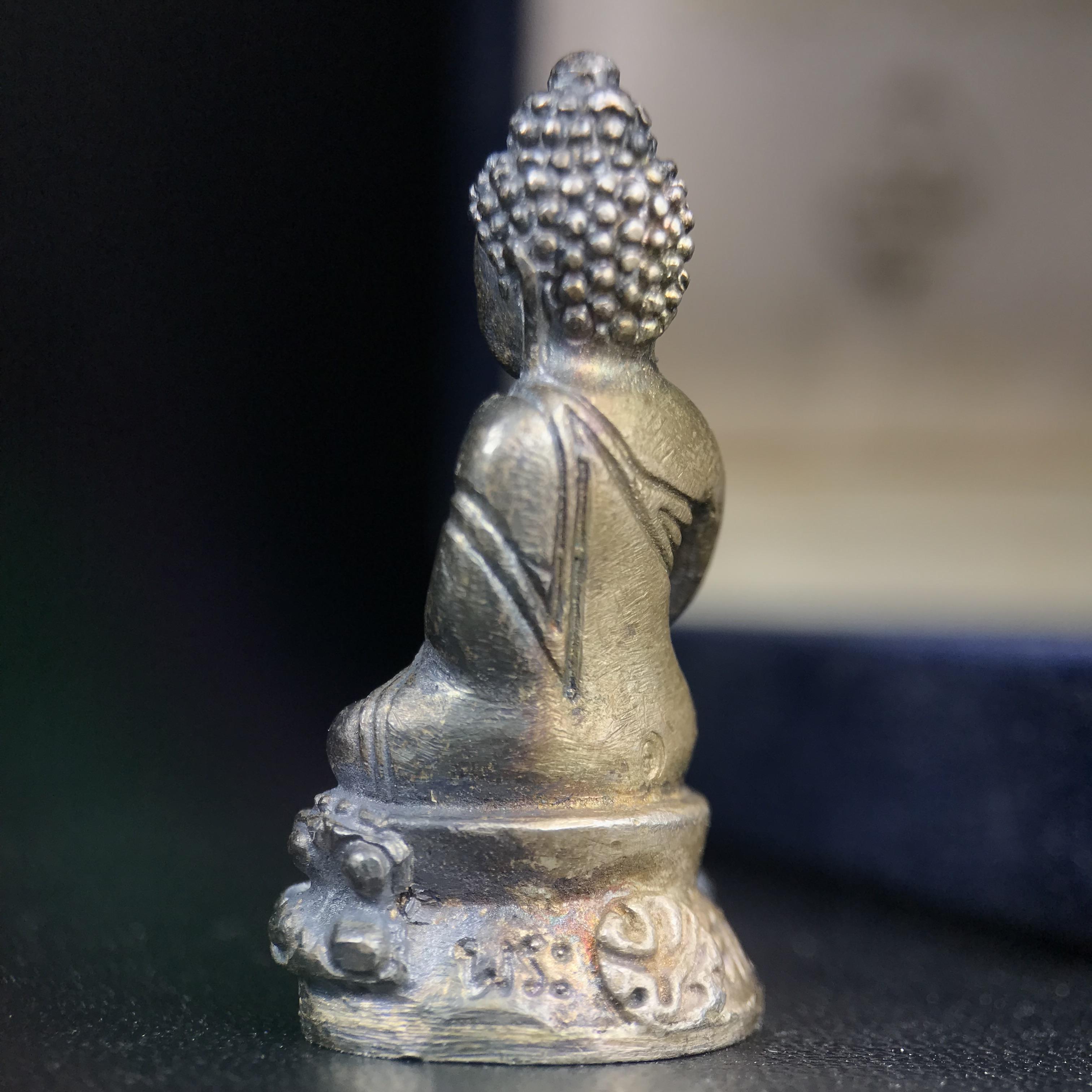 พระกริ่งศาสดา ภปร. วัดบวรนิเวศวิหาร ปี 2532 จัดสร้างในโอกาสสองทศวรรษรามาธิบดี เพื่อศูนย์การแพทย์สิริกิติ์ เนื้อเงิน(ผิวเดิมกลับดำสวยงาม) (พิธีใหญ่ มวลสารมงคล สวยงามเข้มขลัง)สมเด็จพระญาณสังวร สมเด็จพระสังฆราชฯเสด็จเททอง