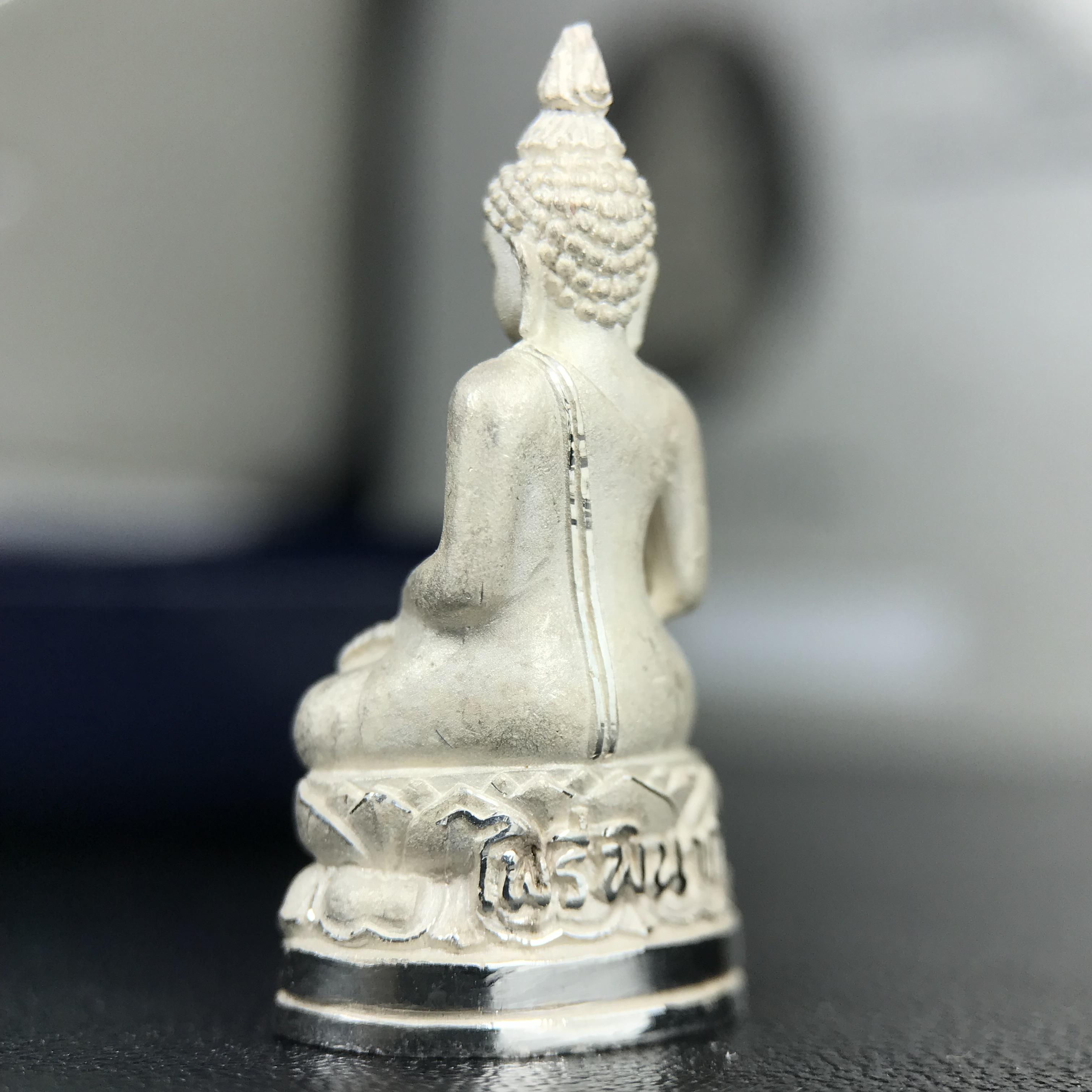 พระกริ่งไพรีพินาศ ญสส.มูลนิธิพิทักษ์ดวงตาประชาชน ฉลองศิริราชสมบัติครองราชย์ 50 ปี รัชกาลที่ 9 เนื้อเงินบริสุทธิ์ 99.9% ขนาดสูง 2.8 ซม. พร้อมกล่องบรรจุเดิมและการ์ดใบรับรองเดิมครบสมบูรณ์(องค์หมายเลข ๖๖๘๐)