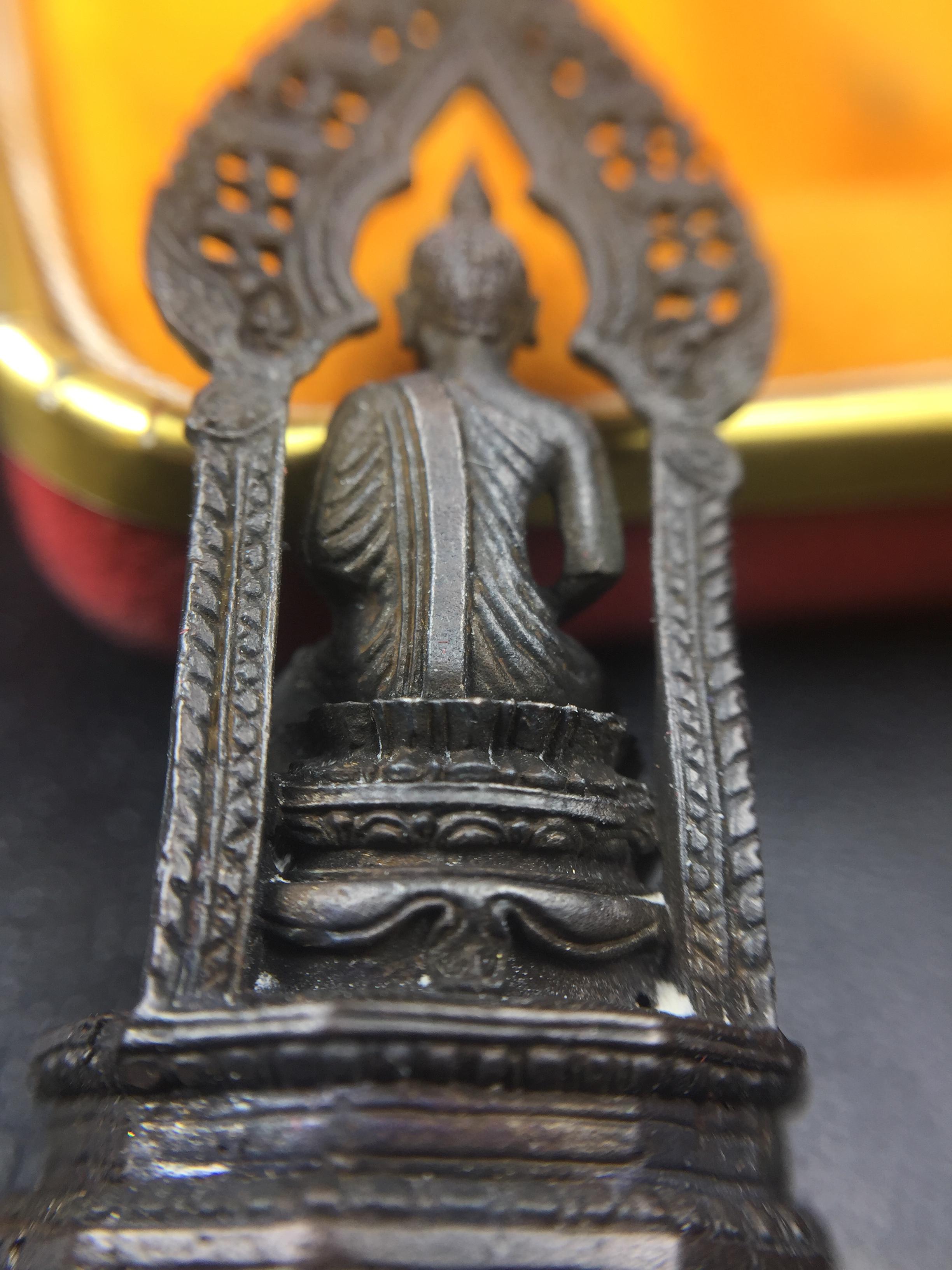 กริ่งพระพุทธนิรันตราย วัดราชประดิษฐสถิตมหาสีมารามราชวรวิหาร สมโภชกรุงรัตนโกสินทร์ 200ปี พ.ศ.2525 เนื้อนวโลหะ (พิธีใหญ่ เกจิคณาจารย์ในยุคล้นหลาม ในหลวง ร.9 เสด็จร่วมพิธี สมเด็จพระสังฆราชประธานพิธีปลุกเสก)มาพร้อมกล่องบรรจุเดิมครบสมบูรณ์ หายากก(1ใน 1209องค์)