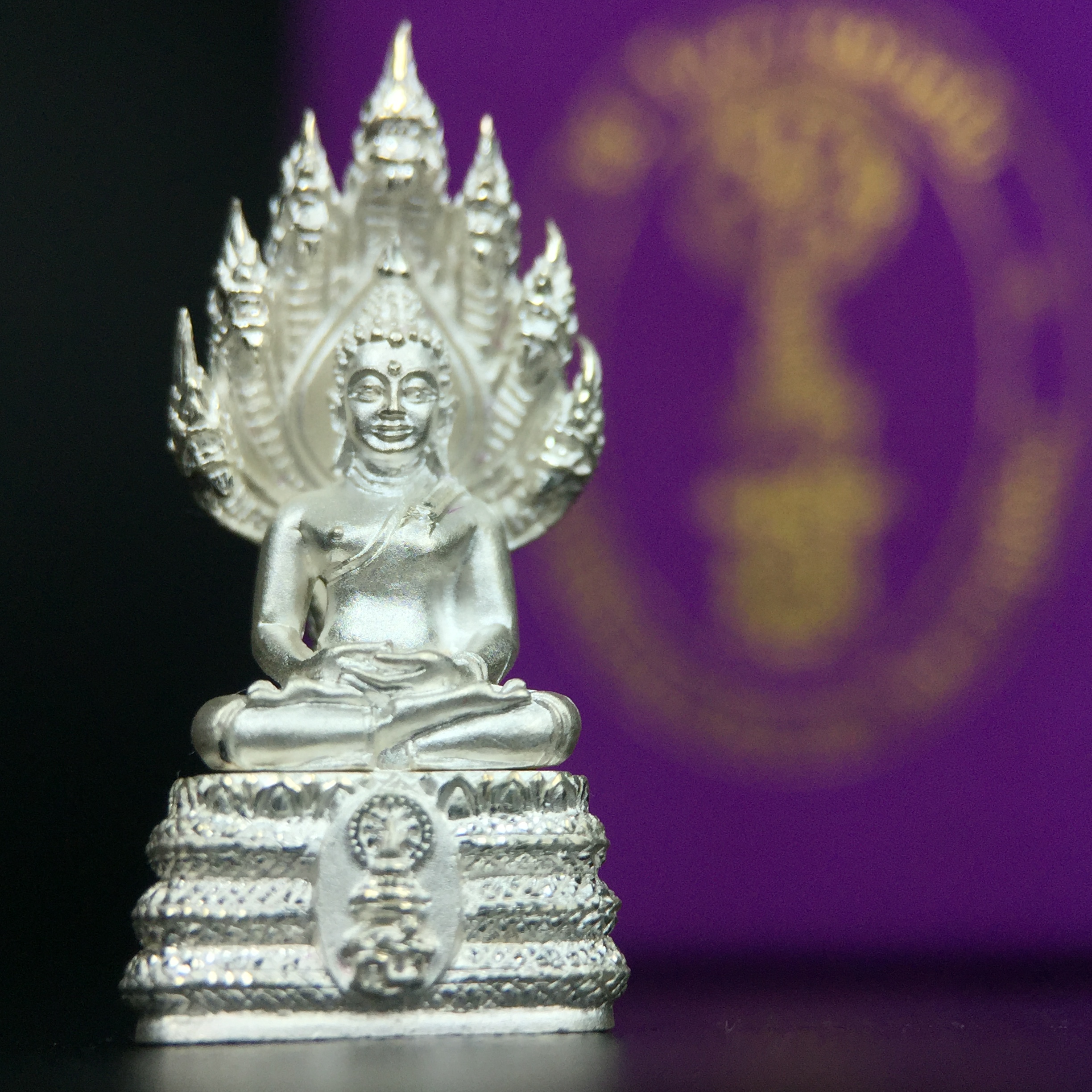 พระนาคปรก สธ. รุ่นสร้างพระอุโบสถเฉลิมพระเกียรติ 4 รอบ 84 พรรษา สมเด็จพระเทพรัตนราชสุดาฯ วัดบวรนิเวศวิหาร ปี 2543 พิมพ์เล็ก เนื้อเงินบริสุทธิ์ แบบพ่นทรายขัดเงาบางส่วน(สภาพ สวย กล่องบรรจุเดิมครบ)พิธีใหญ่ พุทธศิลป์งดงาม หายาก (1 ใน 2999 องค์)