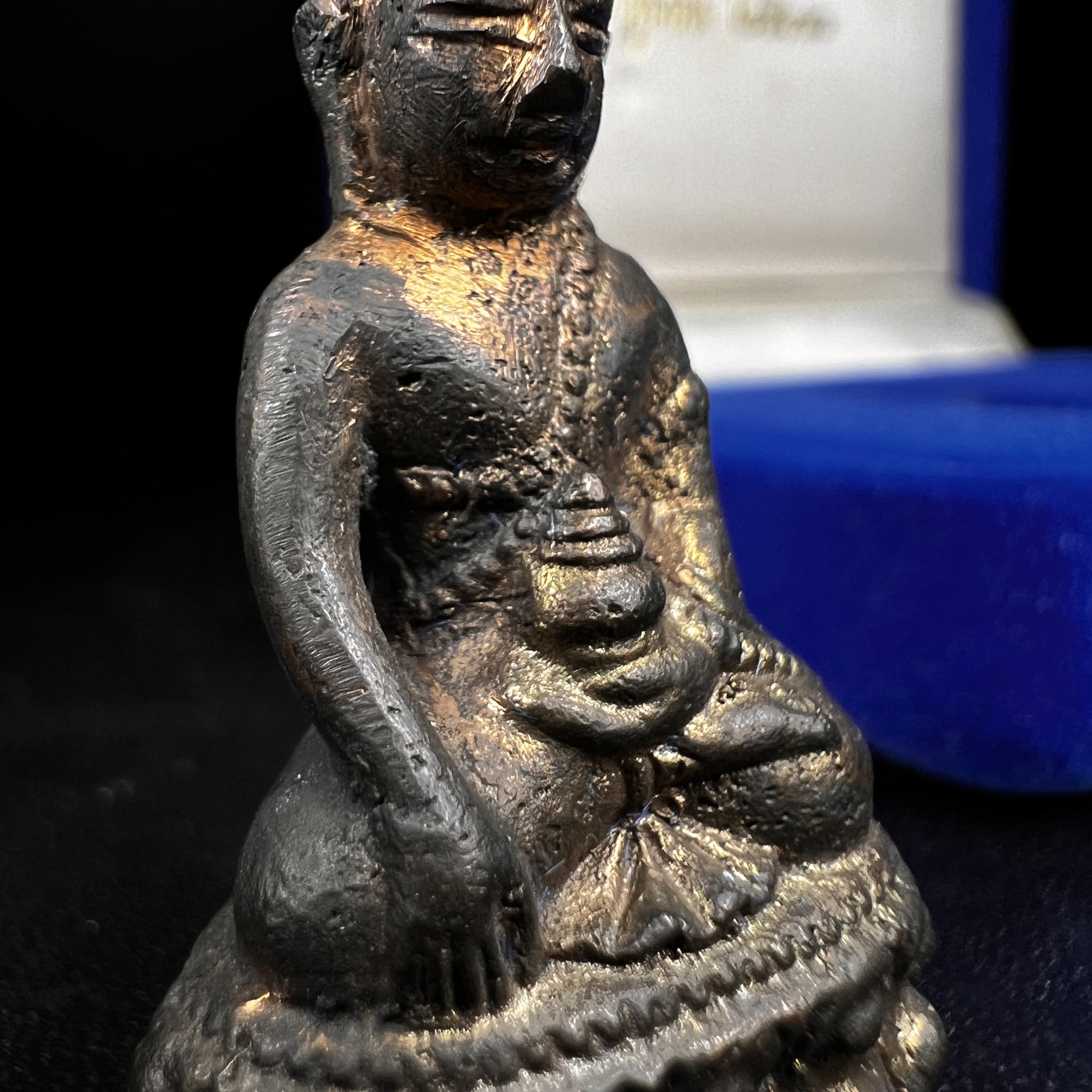 พระกริ่ง-พระชัยวัฒน์ สว. 90 พรรษาสมเด็จย่า ปี2533 เนื้อนวโลหะ(แก่ทองคำผสมทองคำเยอะมากรุ่นนี้)(ในหลวงรัชกาลที่9เสด็จในพิธี)(หล่อแบบโบราณอุดมวลสาร 108 แบบฉบับพระกริ่งใหญ่สายวัดสุทัศน์ พระสังฆราช(แพ))(1 ใน 3000 ชุด) หายาก