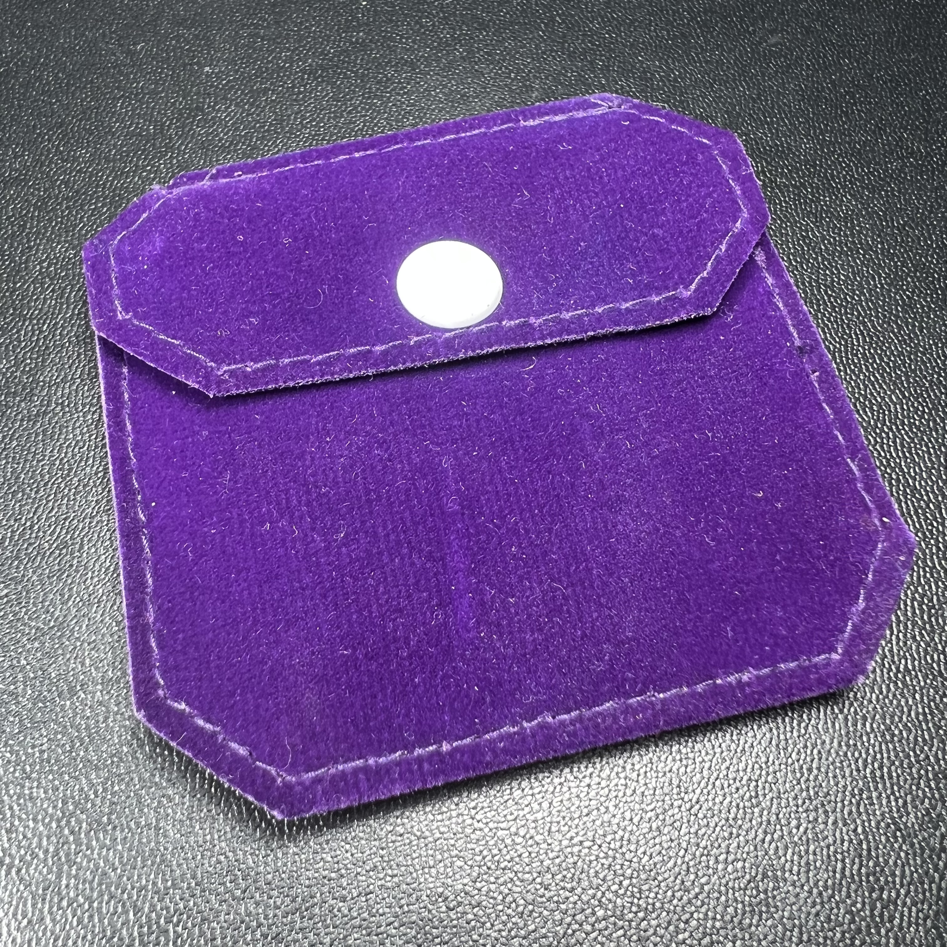 เหรียญหลวงพ่อทวด รุ่นสมเด็จเจ้าฟ้ามหาจักรี 48พรรษา โดยสภากาชาดไทย ปี2546 เหรียญบรอนซ์พ่นทราย(เพื่อพระราชทานตามพระราชอัธยาศัย) ขนาด 2.8 ซม.พร้อมซีนซองถุงบรรจุเดิมครบสวยงาม(เหรียญจัดสร้างเนื้อพิเศษเป็นรูปแบบพระราชทาน ไม่มีในรายการสั่งจอง หายาก)