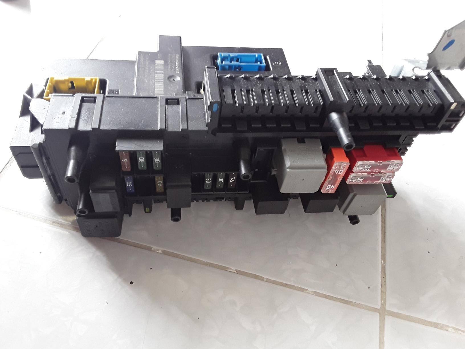 กล่องแซมหลังBENZ W204