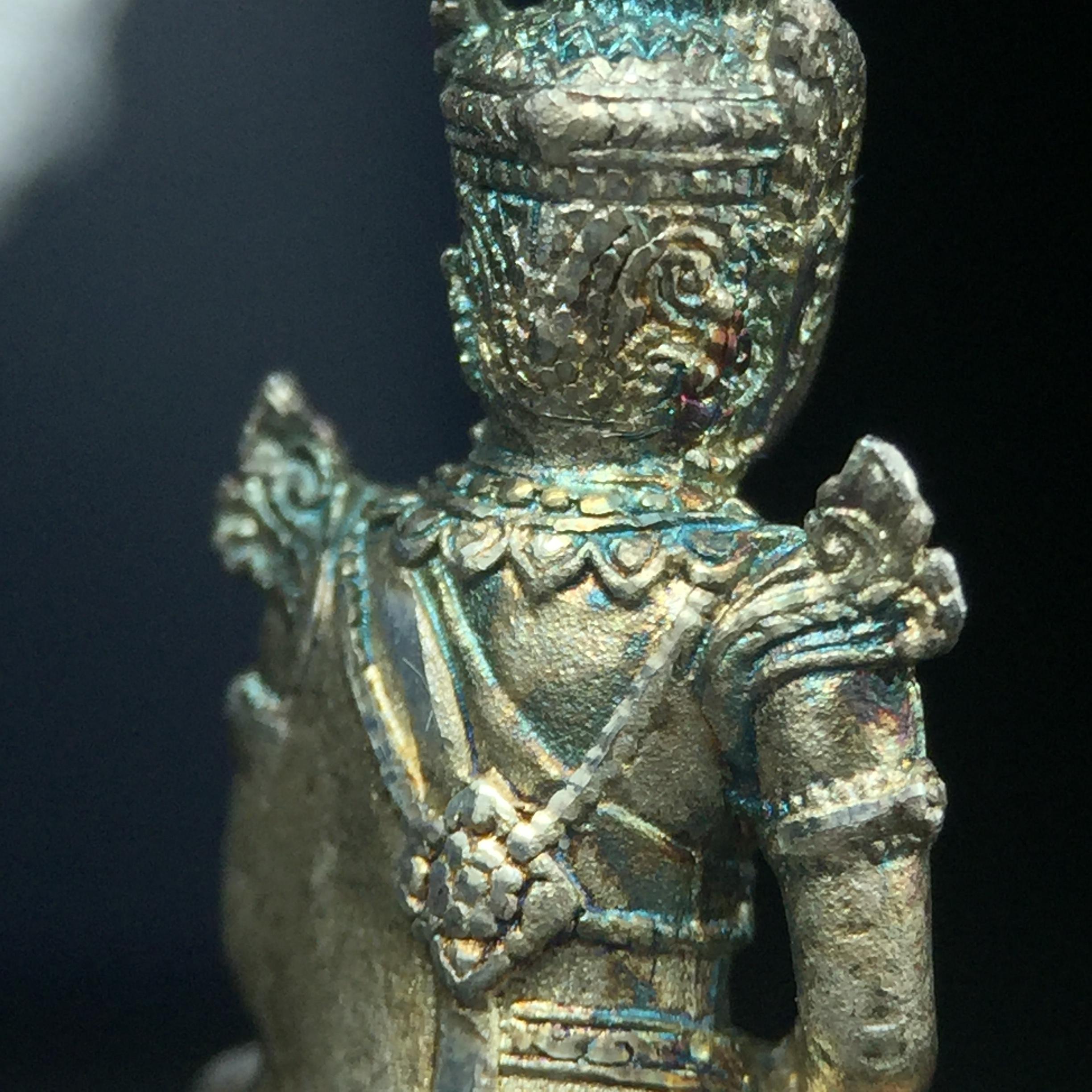 พระแก้วมรกต กรมสรรพสามิตจัดสร้างขึ้นเนื่องในโอกาสครบรอบ 64 ปีของกรมสรรพสามิต และเนื่องในวโรกาสที่พระบาทสมเด็จพระเจ้าอยู่หัวทรงครองราชย์ครบ50ปีเมื่อ พ.ศ.2539 เนื้อเงินทรายนวลขัดเงา(ผิวเดิมๆขึ้นสีรุ้งธรรมชาติสวย(สเน่ห์พระเนื้อเงินสีสันที่ธรรมชาติสรรค์สร้าง)