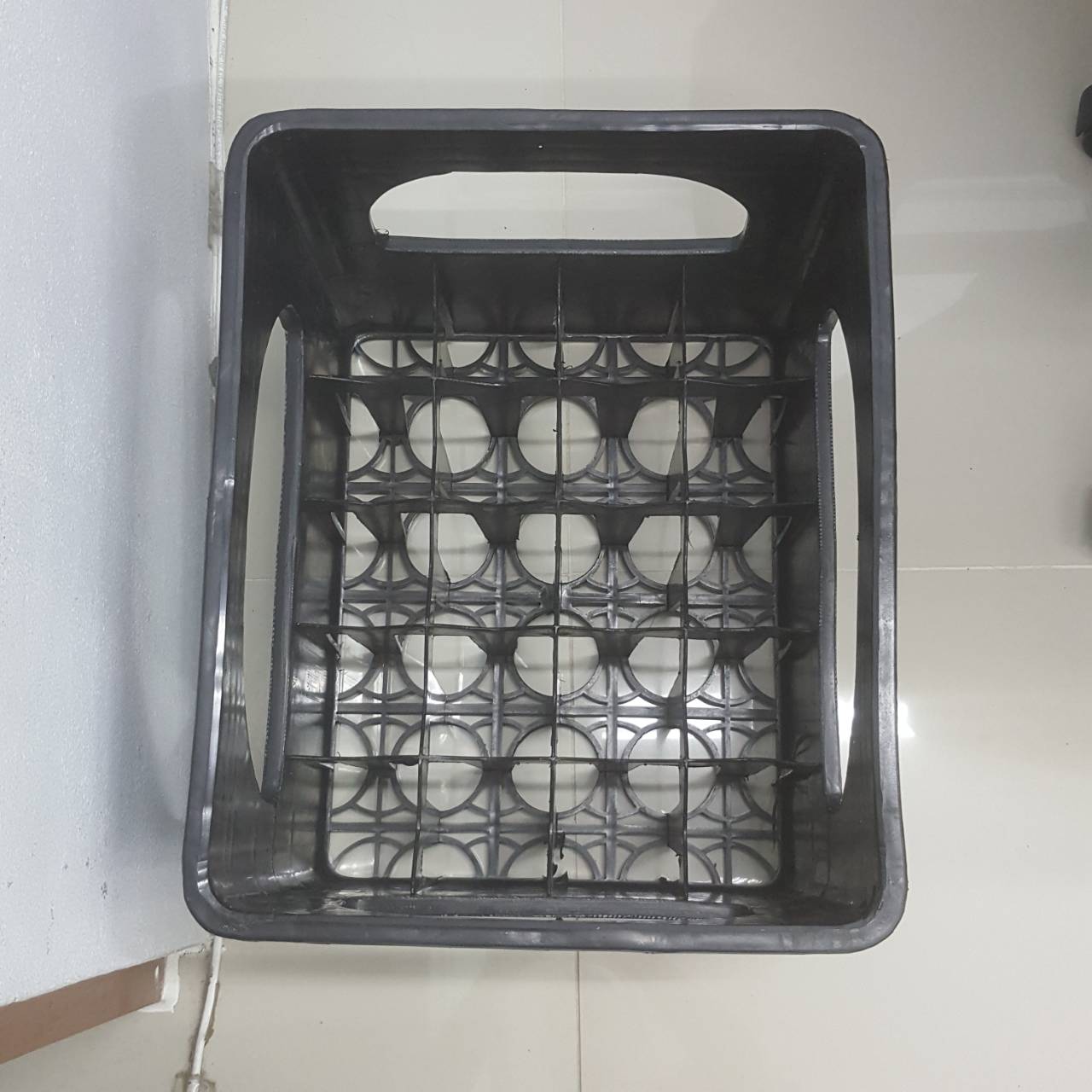 ลังน้ำปลา 20 ช่อง 001 B ดำ