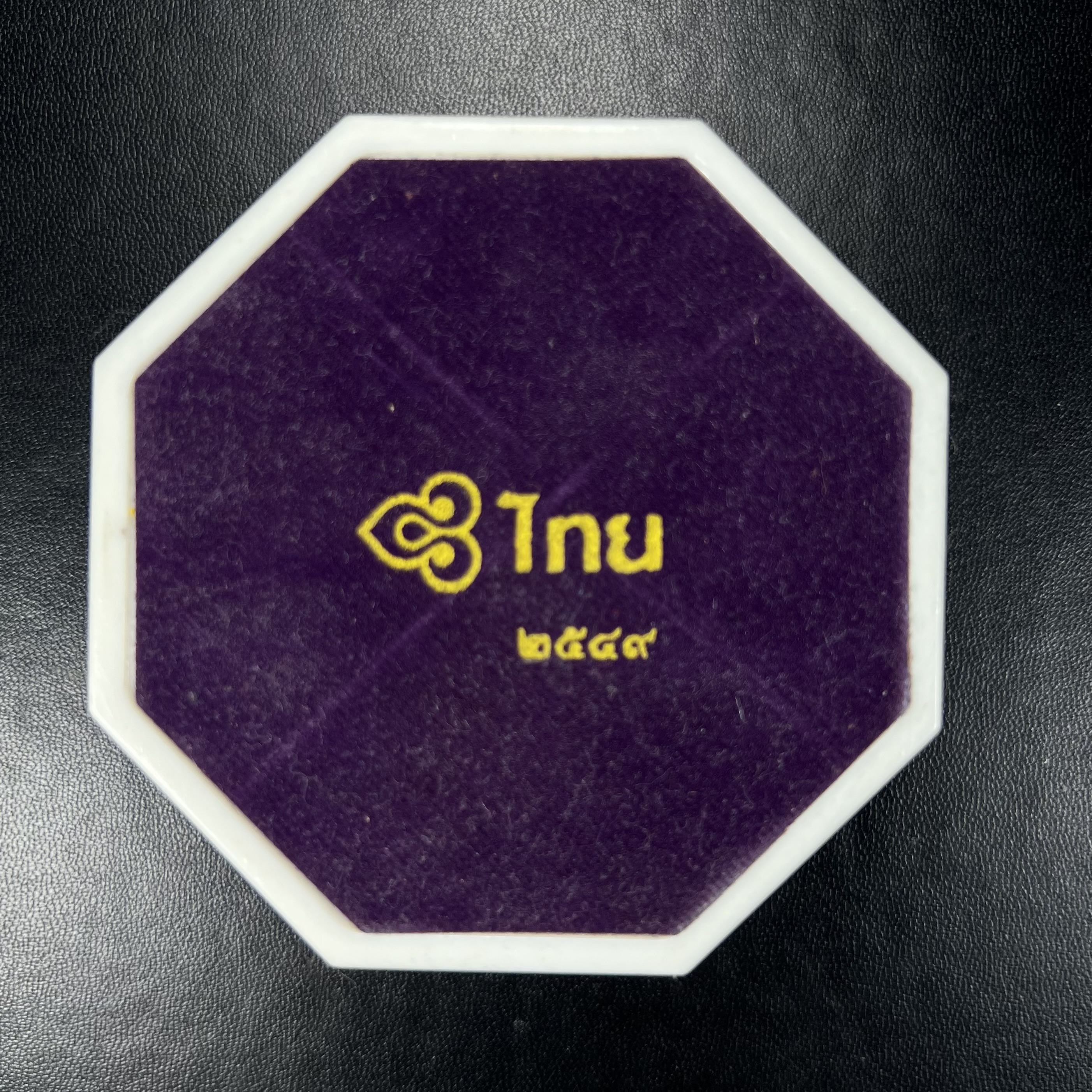 พระพุทธปฏิมาสุวรรณภูมิสิริโชค ภปร. การบินไทยจัดสร้างขึ้น เนื่องในวโรกาสฉลองสิริราชสมบัติครบ60ปี พุทธศักราช 2549 พระผงมวลสารพระราชทานผงจิตรลดา พระเกศา จีวร และว่าน 108ชนิด พิธีปลุกเสกวัดพระศรีรัตนศาสดาราม(วัดพระแก้ว)สวยๆพร้อมกล่องบรรจุครบ พิธีใหญ่ มวลสารดี