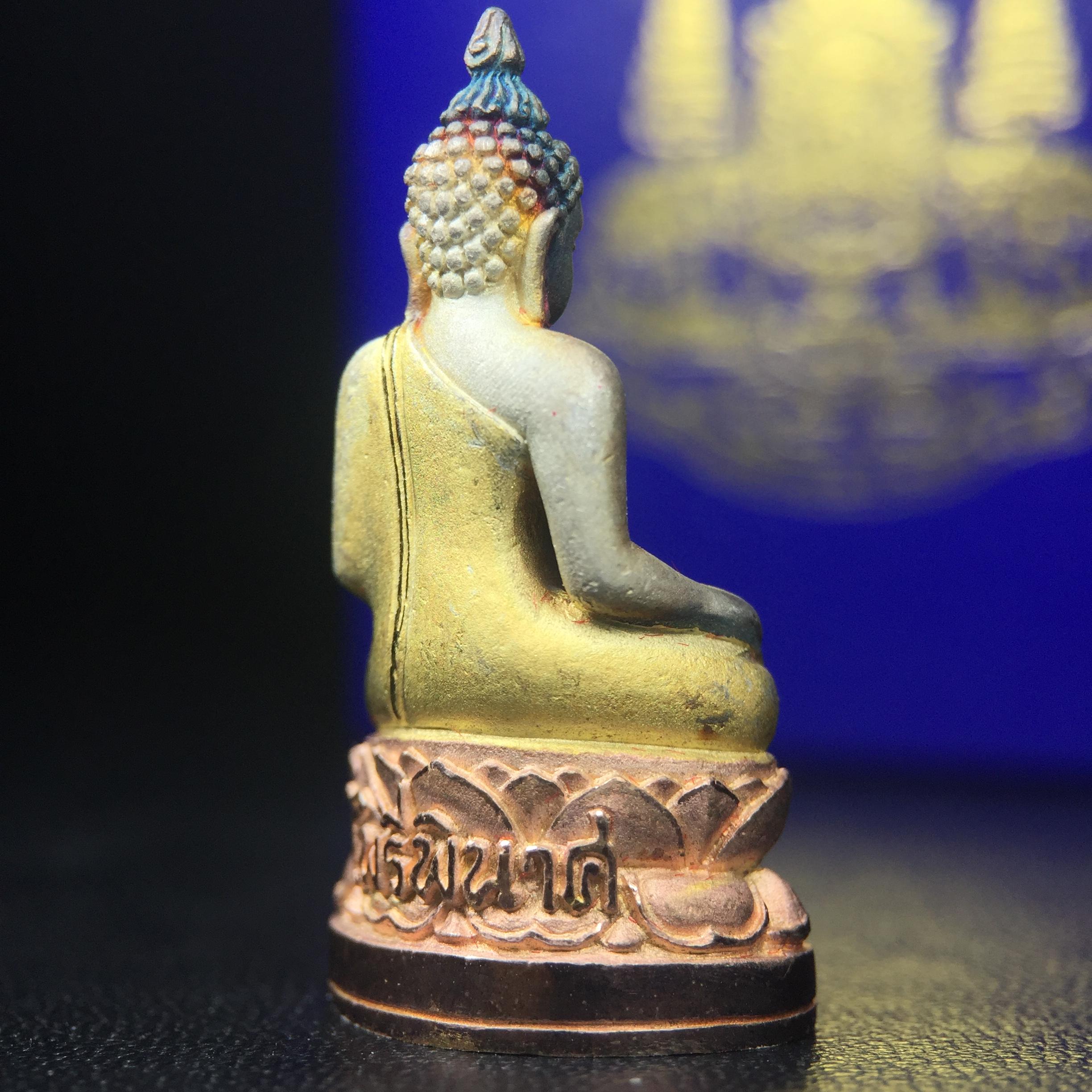 พระกริ่งไพรีพินาศ ครองสิริราชสมบัติครบ 50 ปี พ.ศ.2540 เนื้อเงินสามกษัตริย์ ผิวเดิมๆขึ้นสีรุ้งธรรมชาติแบบนิยม(สเน่ห์พระเนื้อเงินสีสันที่ธรรมชาติสรรค์สร้าง)พร้อมกล่องบรรจุเดิมครบ(เข้มขลังทรงอานุภาพยิ่งใหญ่ กำราบศัตรูพ่ายสิ้น พระไพรีพินาศ)(หายาก)1ใน539 องค์