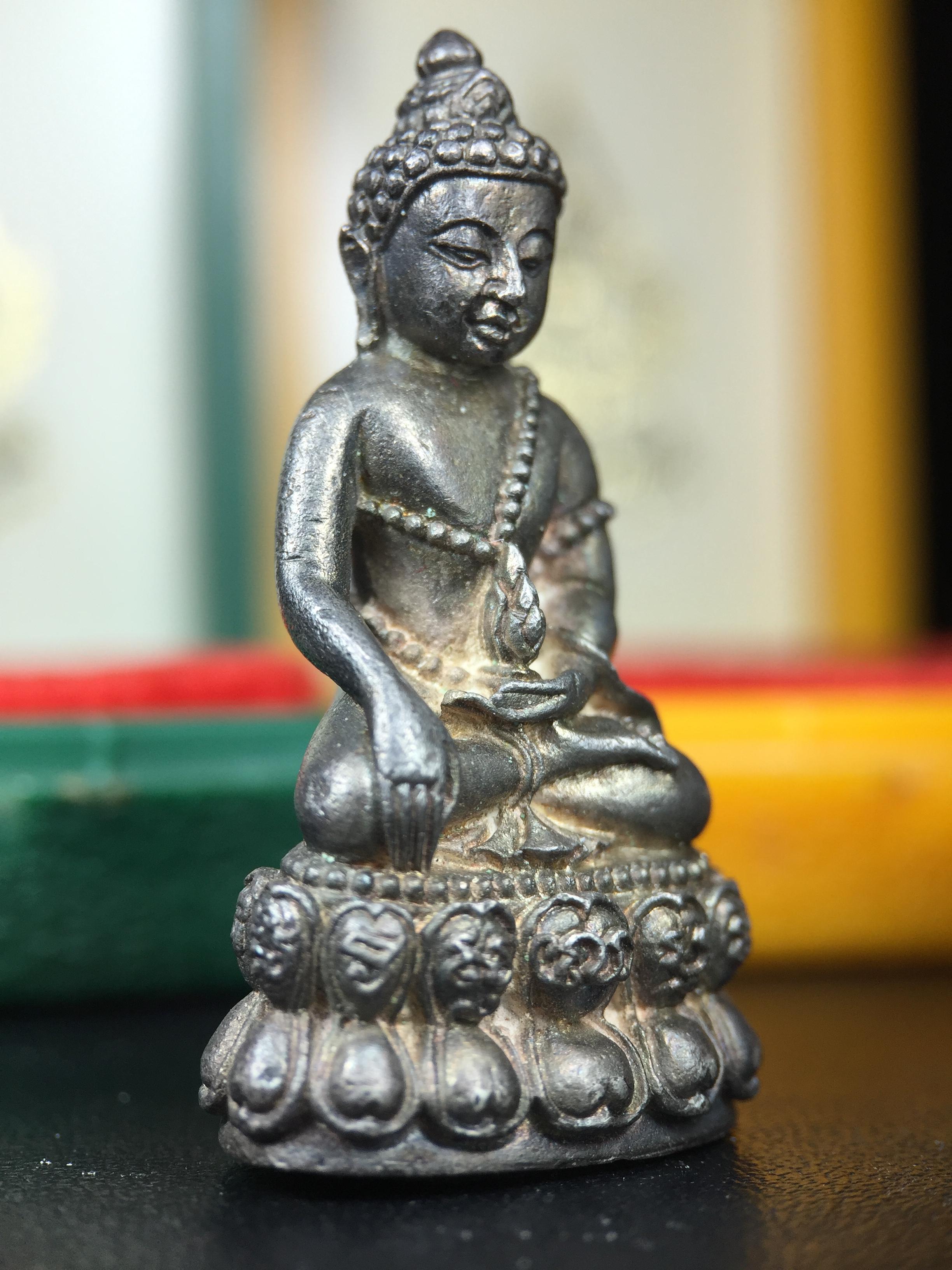 พระกริ่ง-พระชัยวัฒยน์วาสนาสมเด็จพระสังฆราช(วาสน์)วัดราชบพิธฯปี2531 เนื้อเงิน สร้างเป็นที่ระลึกในคราวที่สมเด็จพระอริยวงศาคตญาณ สมเด็จพระสังฆราช(วาสน์ วาสโน)มีพระชนมายุครบ90พรรษา(ในหลวง ร.9 เสด็จในพิธี)งานแกะแม่พิมพ์โดย นายช่างเกษม มงคลเจริญ)หายาก