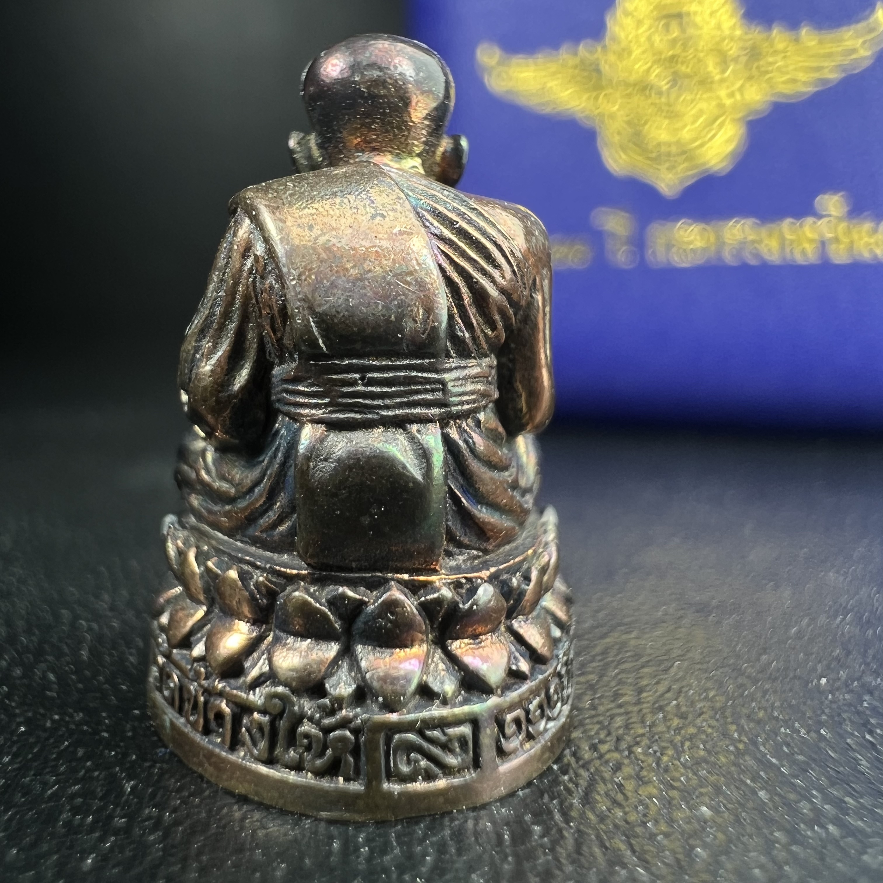 รูปเหมือนหล่อลอยองค์หลวงปู่ทวด รุ่น 111ปี กระทรวงกลาโหม เนื้อนวโลหะรมดำ-ปัดเงา ปี2540 พิธีใหญ่ เข้มขลัง นิยม พร้อมกล่องบรรจุเดิม(คัดสภาพสวยผิวเทพๆผิวรุ้งๆ)ทั้งพิธีทั้งพุทธศิลป์ทรงคุณค่าอีกหนึ่งรุ่นยอดนิยม