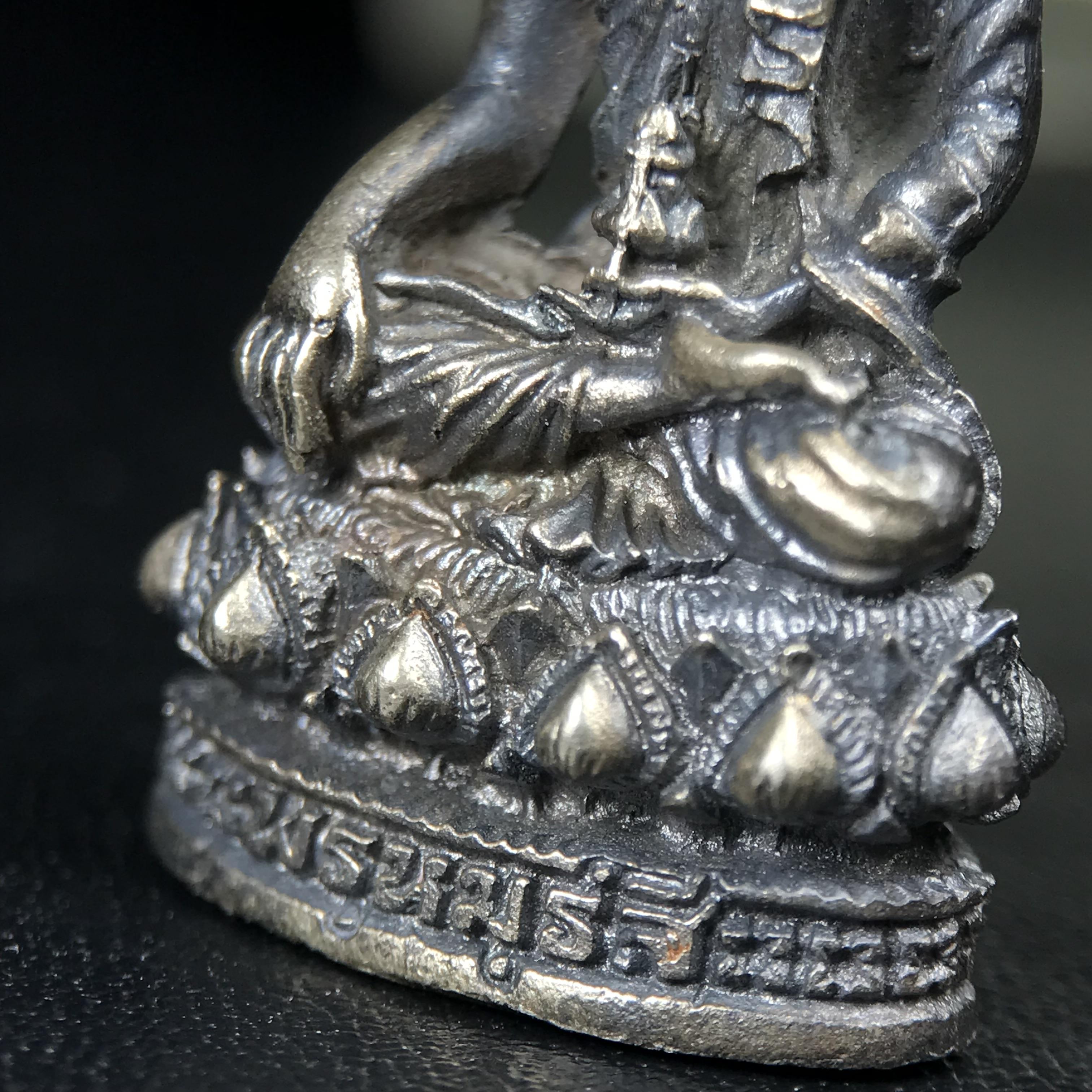 พระกริ่งพรหมรังสี อนุสรณ์ 190 ปี สมเด็จพระพุฒาจารย์ โต วัดอินทรวิหาร ปี2521 เนื้อเงิน(ผิวเดิมเข้มขลัง)พิธีมหาพุทธาภิเษกครั้งยิ่งใหญ่ พิธีสรรพสิทธิชัยไพรีพินาศมหามังคลาภิเษก หมายถึงฤกษ์การปลุกเสกที่เน้นด้านโชคลาภ มีชัยชนะต่อศัตรูการค้า การงาน(รุ่นนี้แนะนำ)