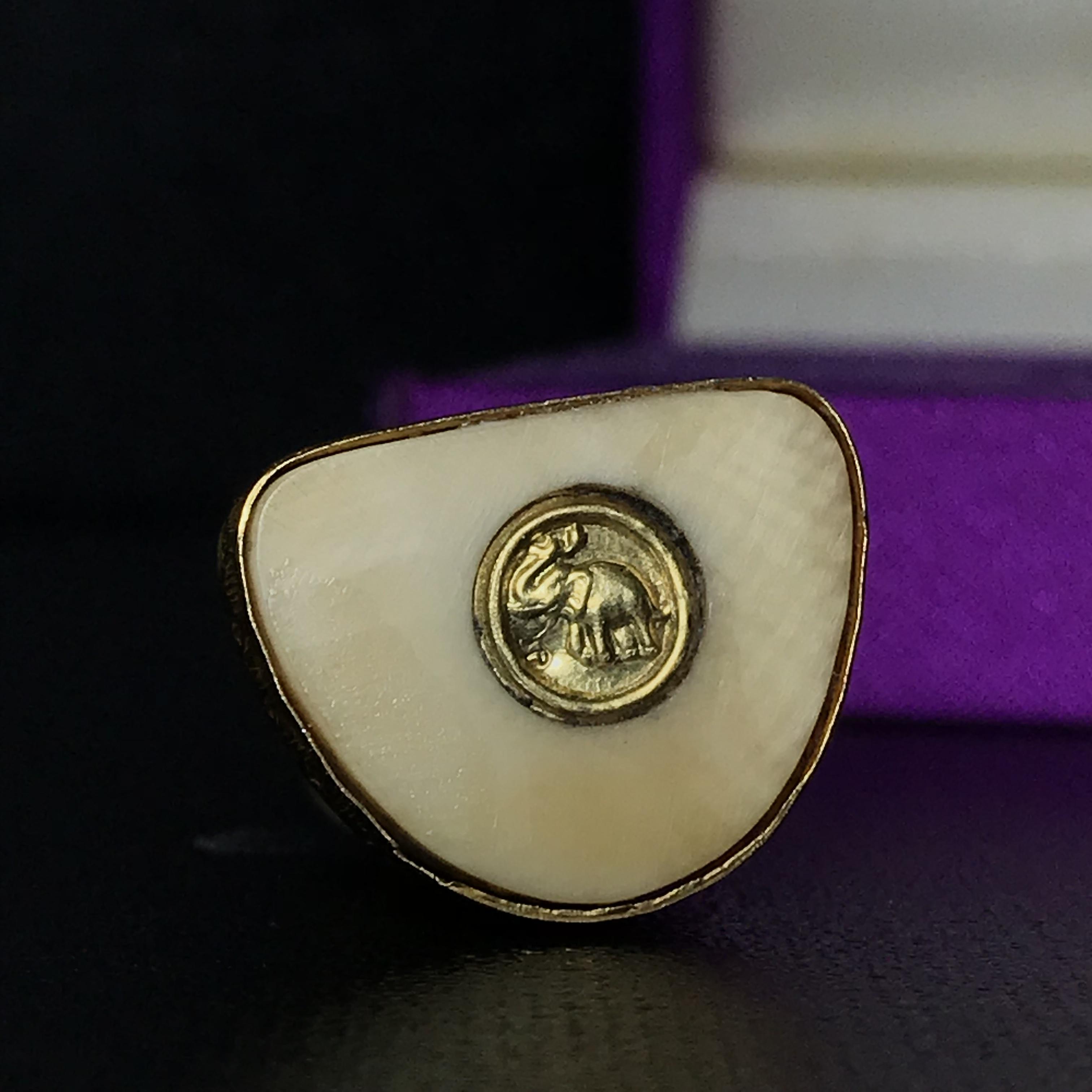 สมเด็จหลวงปู่ทวด รุ่นคชสารหมื่นปี (ศิลปาชีพ) วัดช้างให้ ปี2541(พิมพ์ลอยองค์ฐานทองคำ)