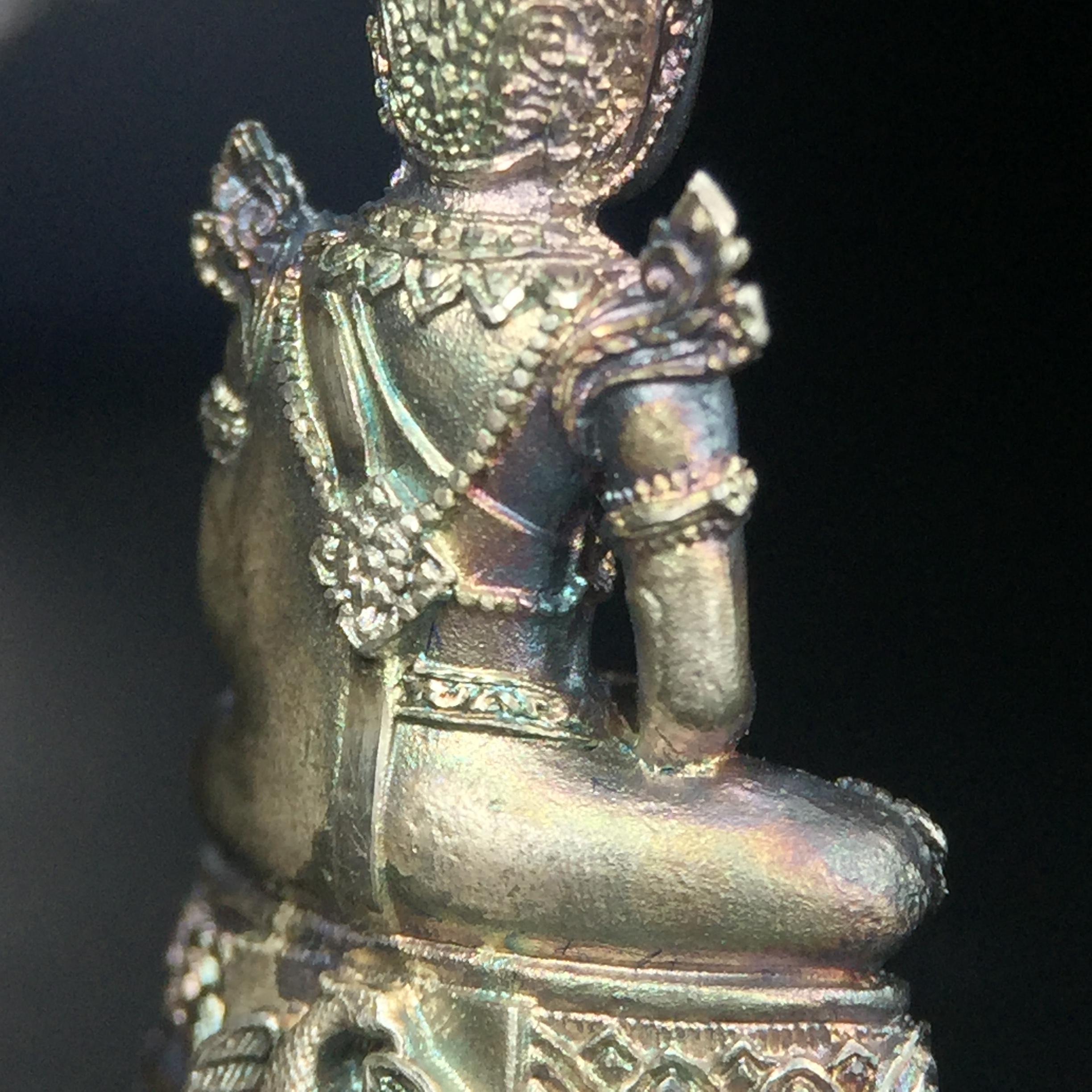 พระแก้วมรกต กรมสรรพสามิตจัดสร้างขึ้นเนื่องในโอกาสครบรอบ 64 ปีของกรมสรรพสามิต และเนื่องในวโรกาสที่พระบาทสมเด็จพระเจ้าอยู่หัวทรงครองราชย์ครบ50ปีเมื่อ พ.ศ.2539 เนื้อเงินทรายนวลขัดเงา(ผิวเดิมๆขึ้นสีรุ้งธรรมชาติสวย(สเน่ห์พระเนื้อเงินสีสันที่ธรรมชาติสรรค์สร้าง)