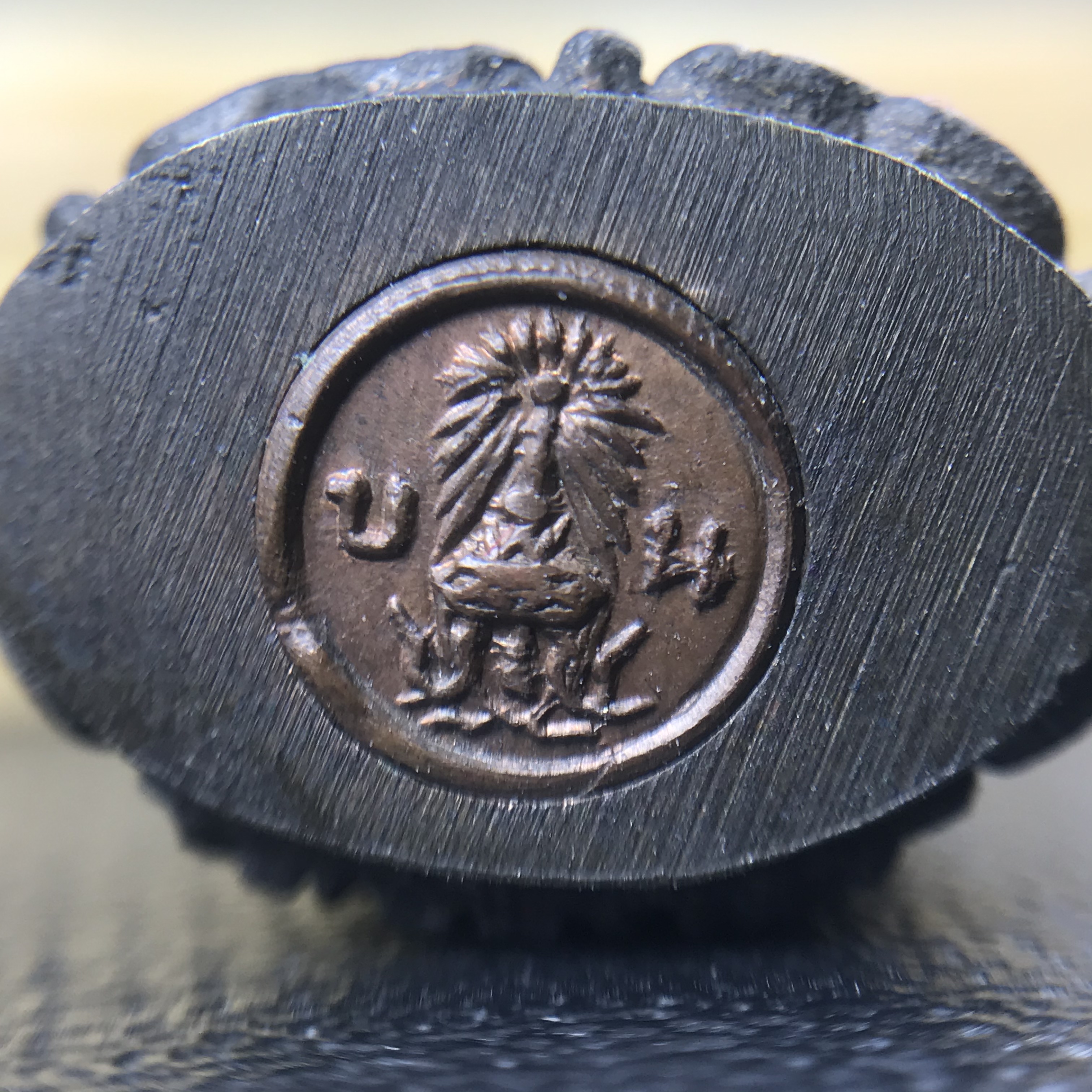 พระกริ่งไพรีพินาศ(รุ่นแรก สมเด็จพระญาณสังวร) วัดเพชรวราราม รุ่นเขาค้อ เนื้อนวโลหะ ตอกโค้ต ปี2520 จ.เพชรบูรณ์(1ใน2309 องค์)