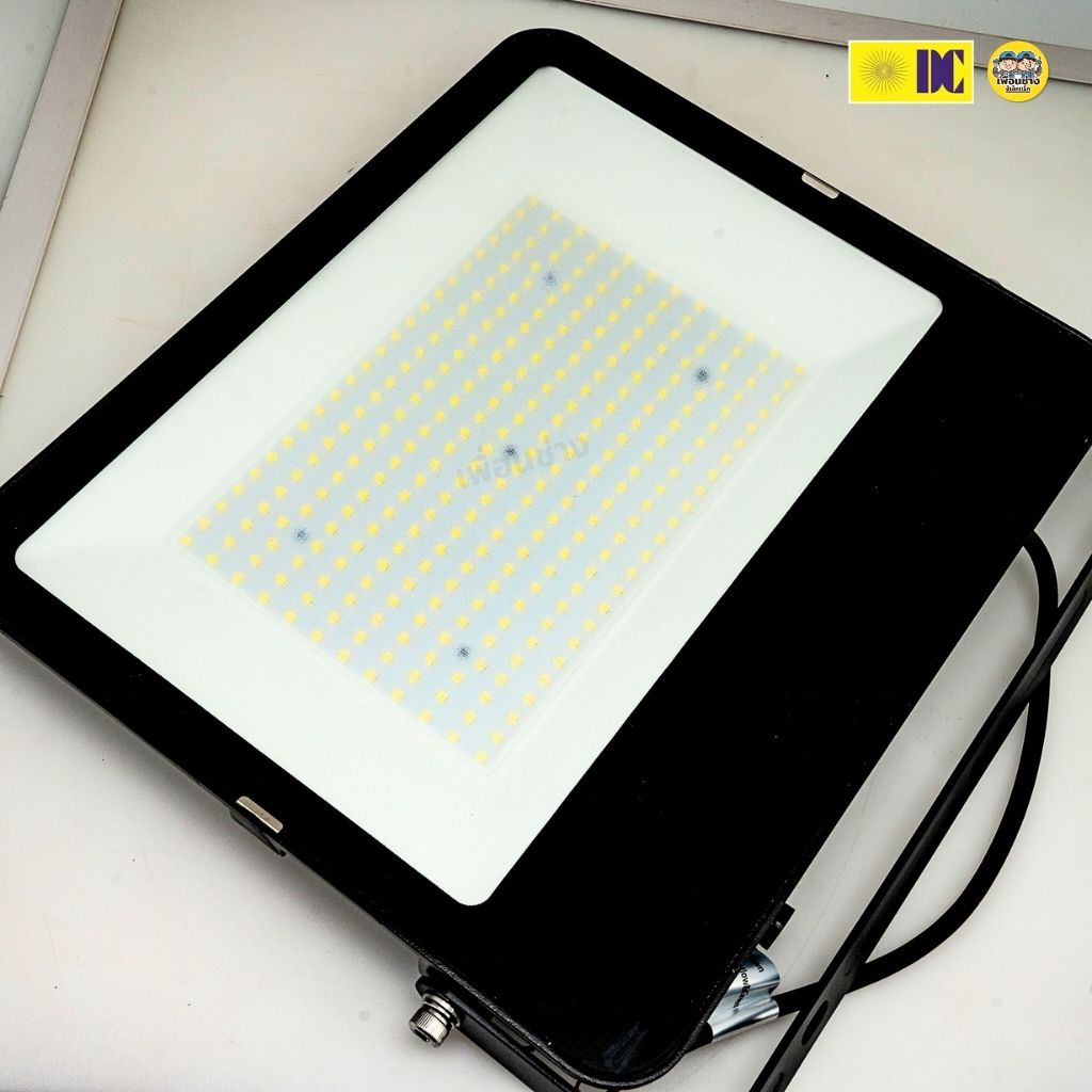 ยี่ห้อ DC ฟลัดไลท์ 200w สปอร์ตไลท์ LED Floodlight กันไฟกระชาก 2KV แสงขาว