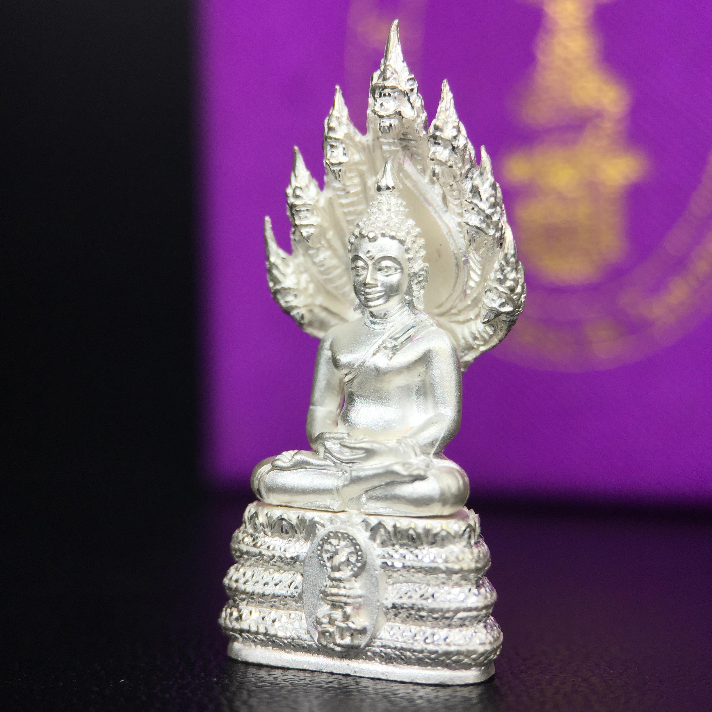 พระนาคปรก สธ. รุ่นสร้างพระอุโบสถเฉลิมพระเกียรติ 4 รอบ 84 พรรษา สมเด็จพระเทพรัตนราชสุดาฯ วัดบวรนิเวศวิหาร ปี 2543 พิมพ์เล็ก เนื้อเงินบริสุทธิ์ แบบพ่นทรายขัดเงาบางส่วน(สภาพ สวย กล่องบรรจุเดิมครบ)พิธีใหญ่ พุทธศิลป์งดงาม หายาก (1 ใน 2999 องค์)