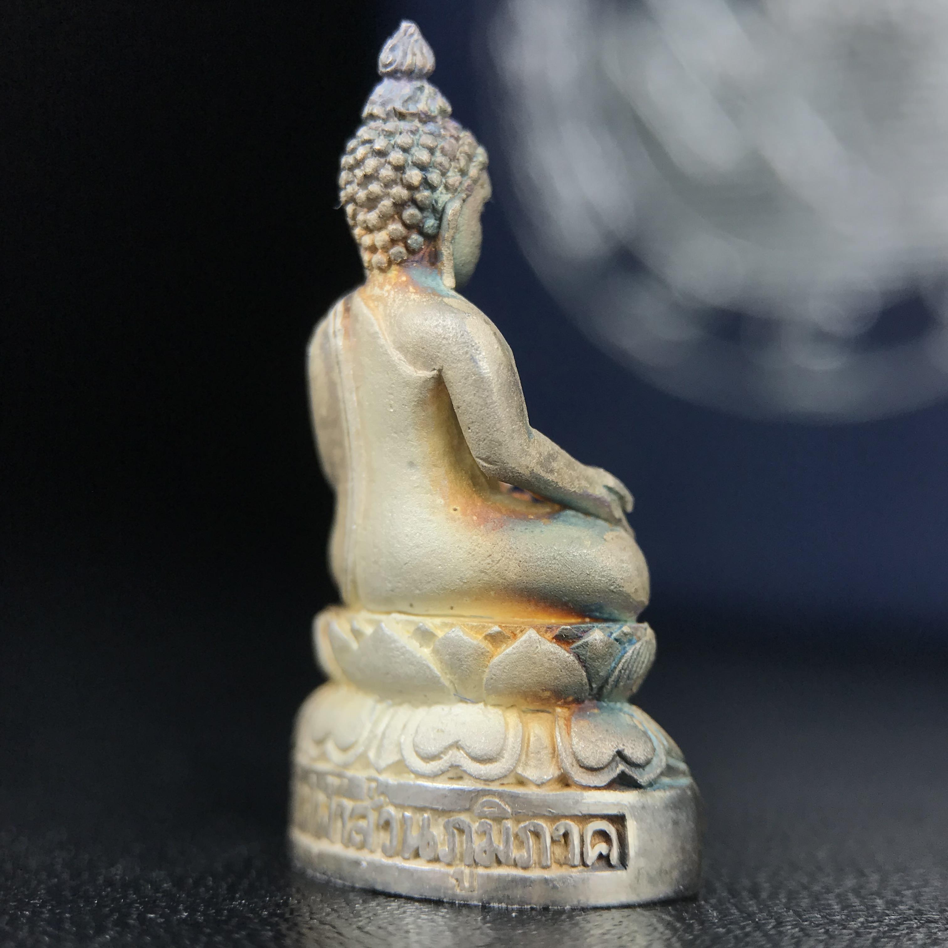 พระกริ่งไพรีพินาศ วัดบวรนิเวศวิหาร ปี2538 การไฟฟ้าส่วนภูมิภาคจัดสร้าง เนื้อเงิน(สภาพผิวเดิม ขึ้นสีรุ้งธรรมชาติ สวยแบบนิยม)พร้อมกล่องบรรจุเดิม หมายเลข ๖๓๘๔