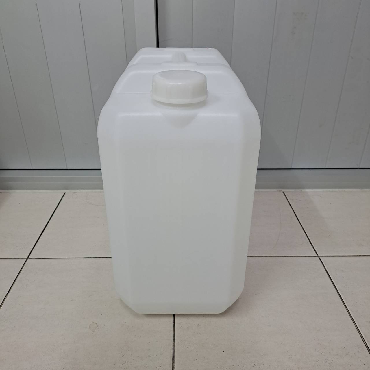 แกลลอน 20 ลิตร AD6 ขาวใส