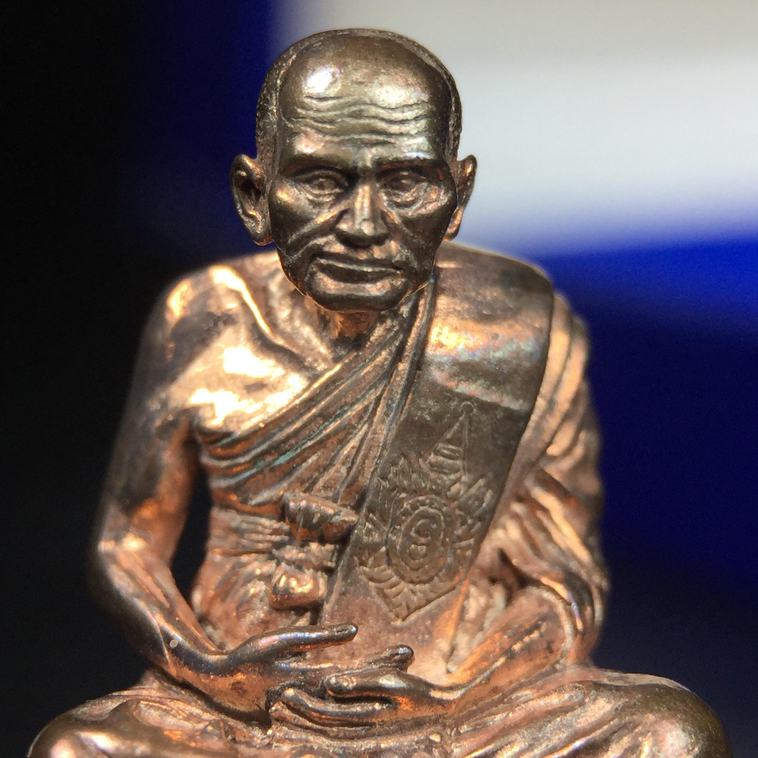 รูปหล่อหลวงพ่อเงิน วัดบางคลาน จ.พิจิตร พิมพ์หน้าเหมือนหลวงพ่อ "รุ่น 91 ปี กรมเสมียนตรา" กระทรวงกลาโหมจัดสร้างในปี 2543 พุทธาภิเษกใหญ่ 3 วัด 3พิธีวัดสุทัศน์ /วัดบางคลาน/วัดพระแก้ว เนื้อนวโลหะปัดเงา(แก่ทองคำ)พุทธศิลป์งดงามมากหายาก(ตอกโค๊ตหมาย ๖๐๘)