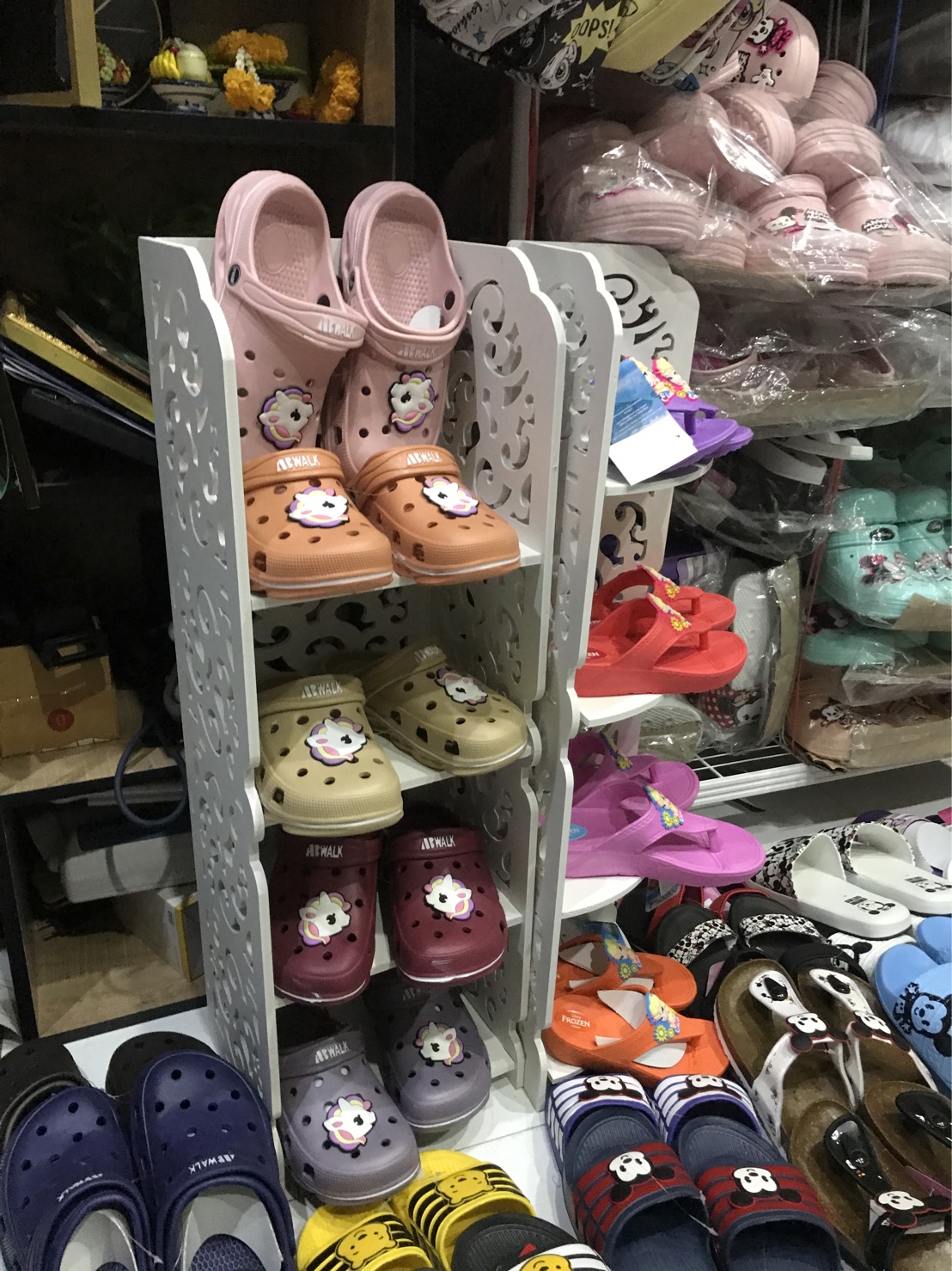 ชั้นวางเข้ามุมสไตล์นอร์ดิก