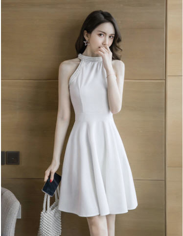 ชุดเดรสสั้นผ้าโพลีเอสเตอร์สีขาวนวล คอสูง แขนกุด ตกแต่งมุก กระโปรงทรงเอ สวยหรู ดูดี