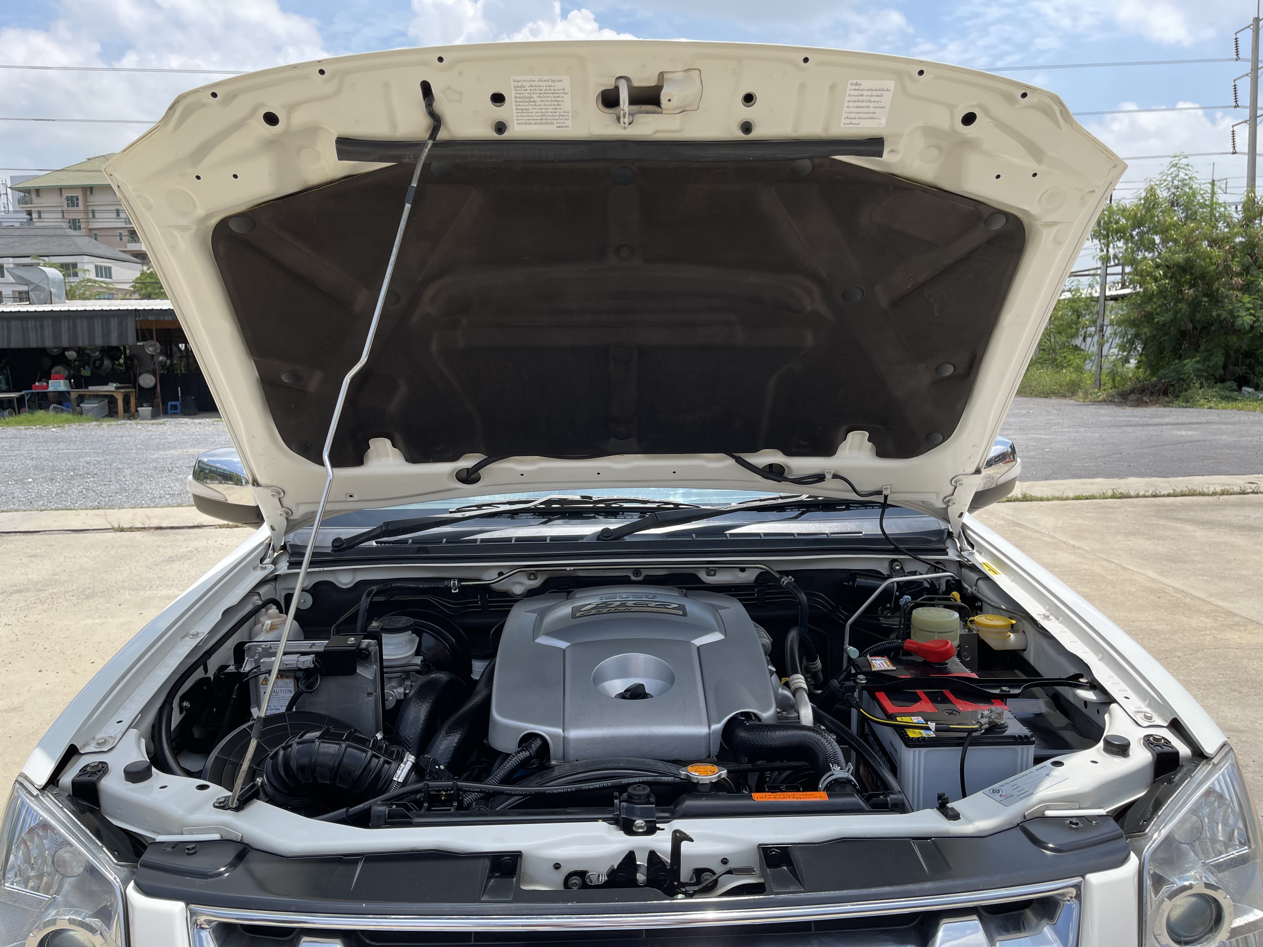 Isuzu Dmax 4ประตู Hilander 2.5 Abs Navi 2010 ขาวมุก