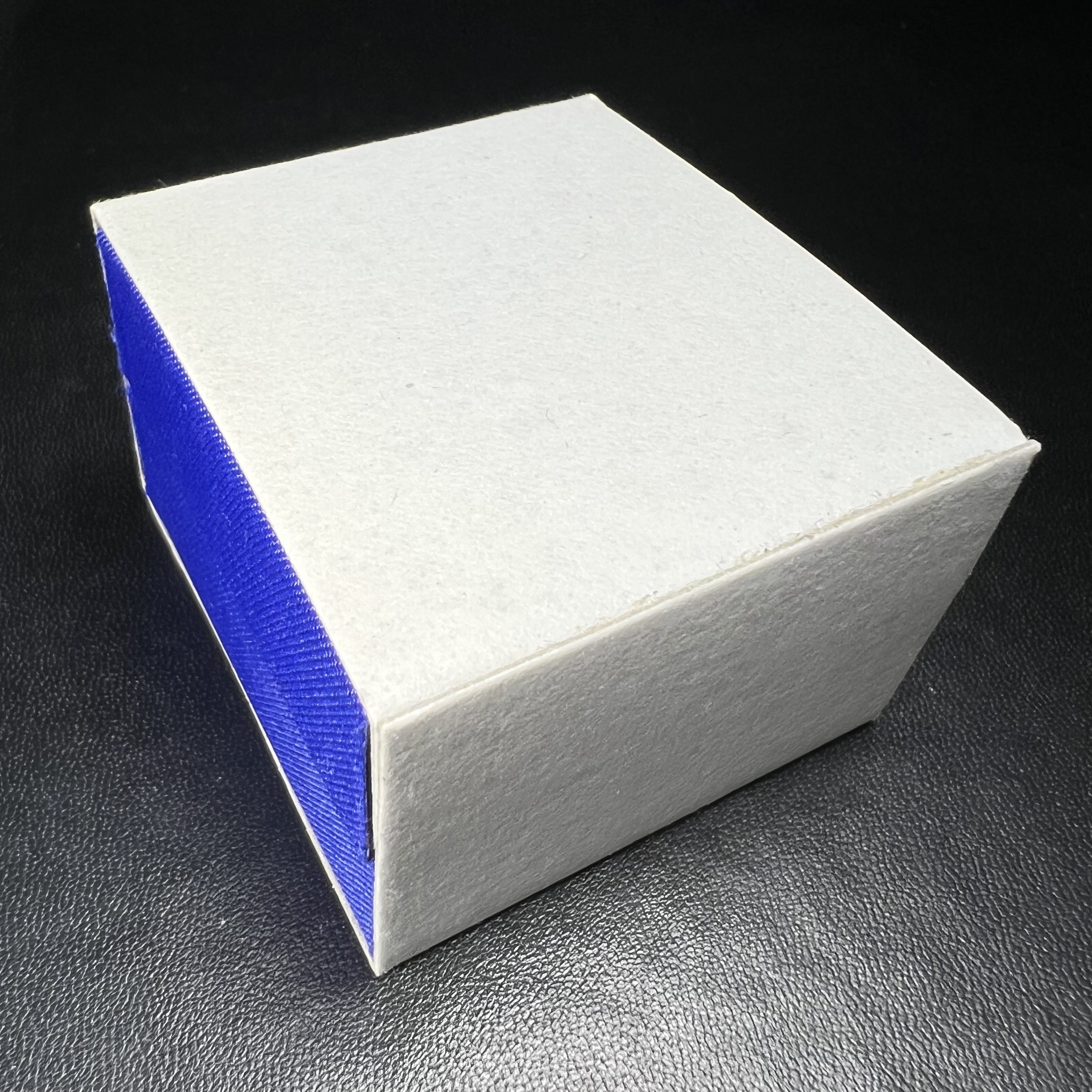 สมเด็จพุฒาจารย์ (โต พรหมรังสี) อนุสรณ์ 128 ปี สมเด็จพระญาณสังวร สมเด็จพระสังฆราช ทรงเมตตาอธิฐานจิต ปี 2543 มหาพุทธาภิเษก 3วาระ เหรียญรูปเหมือนสมเด็จพุฒาจารย์โตด้านหลังพระสมเด็จ เนื้อเงิน พิมพ์เล็ก(พิมพ์คะแนน) ขนาด 1.2 x 1.7 ซม. ทรงคุณค่าทั้งด้านความงานด้า