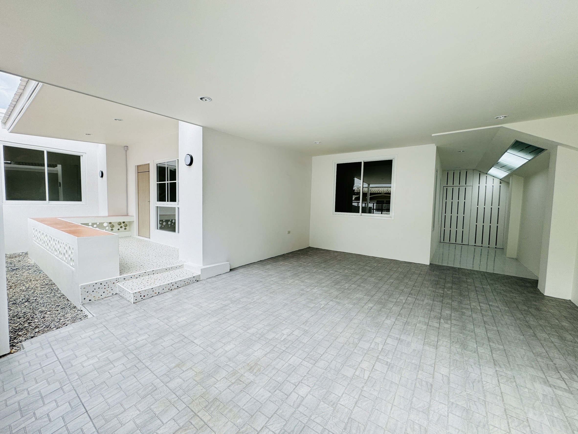 For Sale : Bypass, One-story semi-detached house, 3 Bedrooms 2 Bathrooms