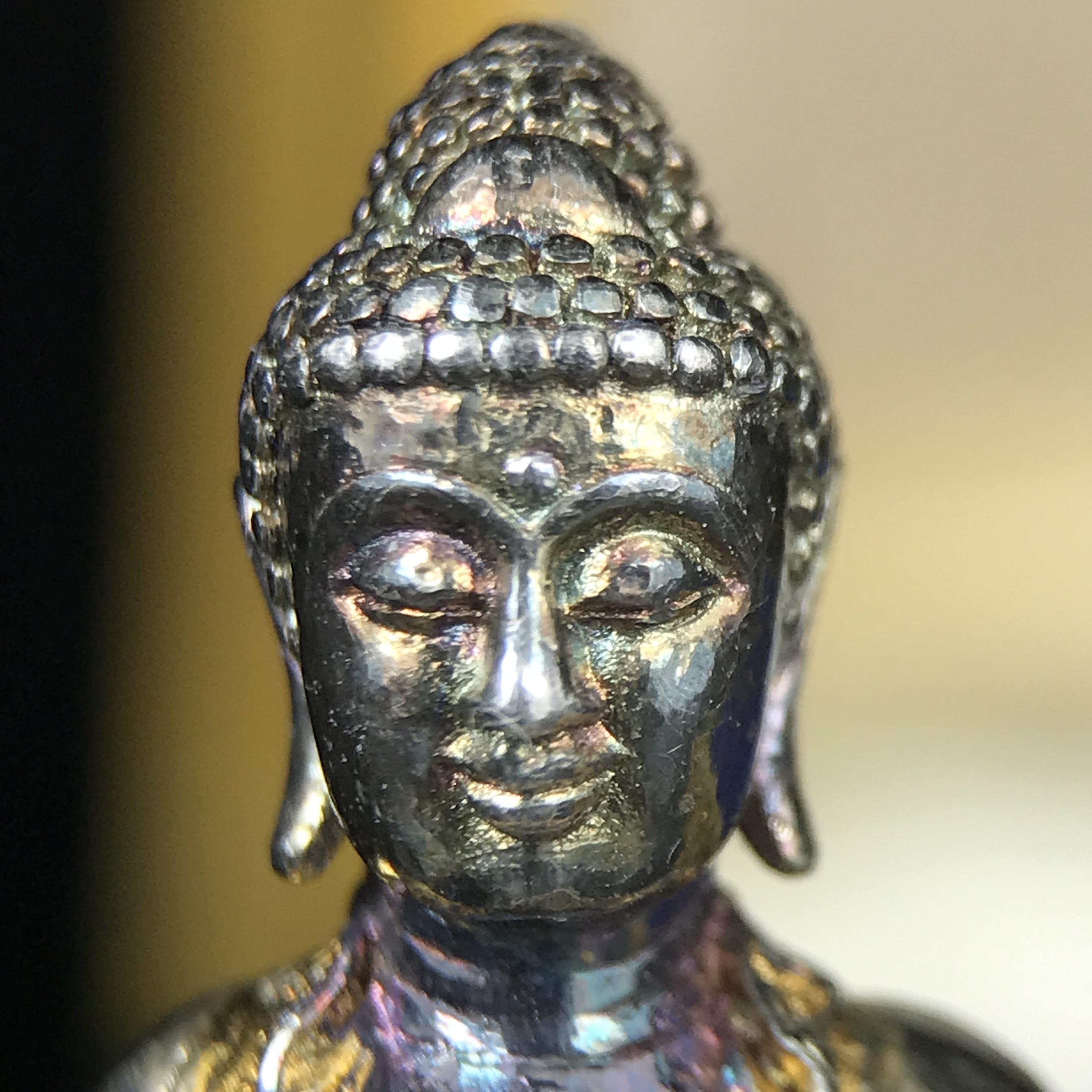 พระกริ่งจีน "ต้าเยิ่นถะ" ชุดกาญจนาภิเษกครองราชย์ 50 ปี วัดบวรนิเวศวิหาร ปี 2538 เนื้อเงินสามกษัตริย์ 99.99% สูง 3.8 ซม. (สภาพผิวสวยเดิมติดรุ้งๆ พิธีใหญ่ พุทธศิลป์งดงาม) สภาพสวยเดิมพร้อมกล่องบรรจุเดิม ***ตอกโค๊ดหมายเลข ๖๒๙๒***