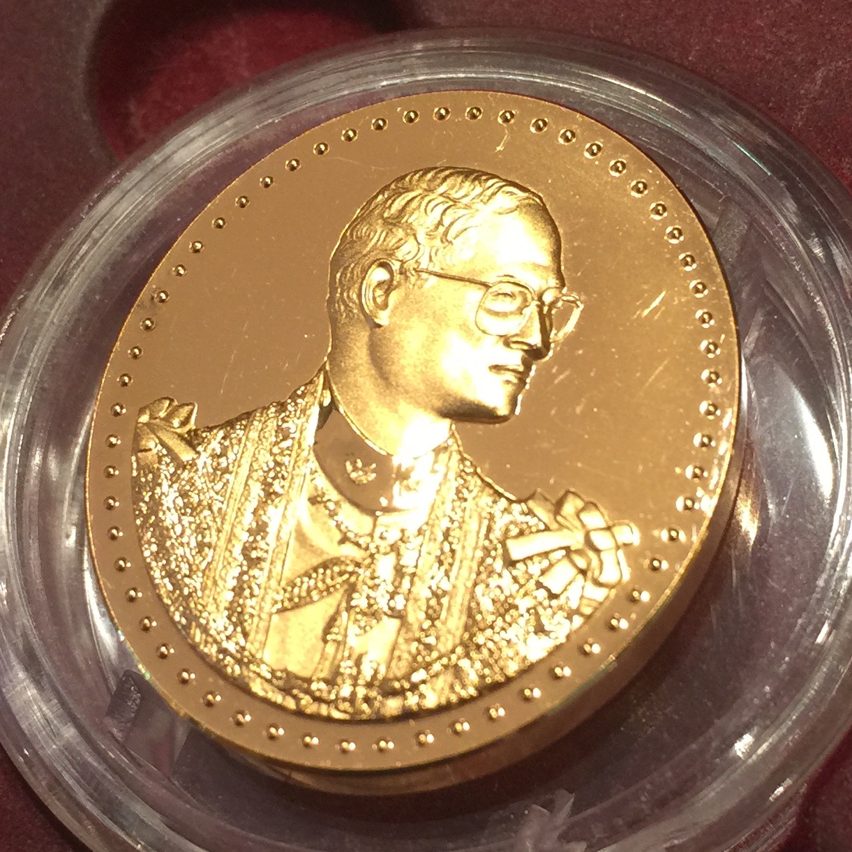 ชุดเหรียญ พระบาทสมเด็จพระเจ้าอยู่หัว 75 พรรษา