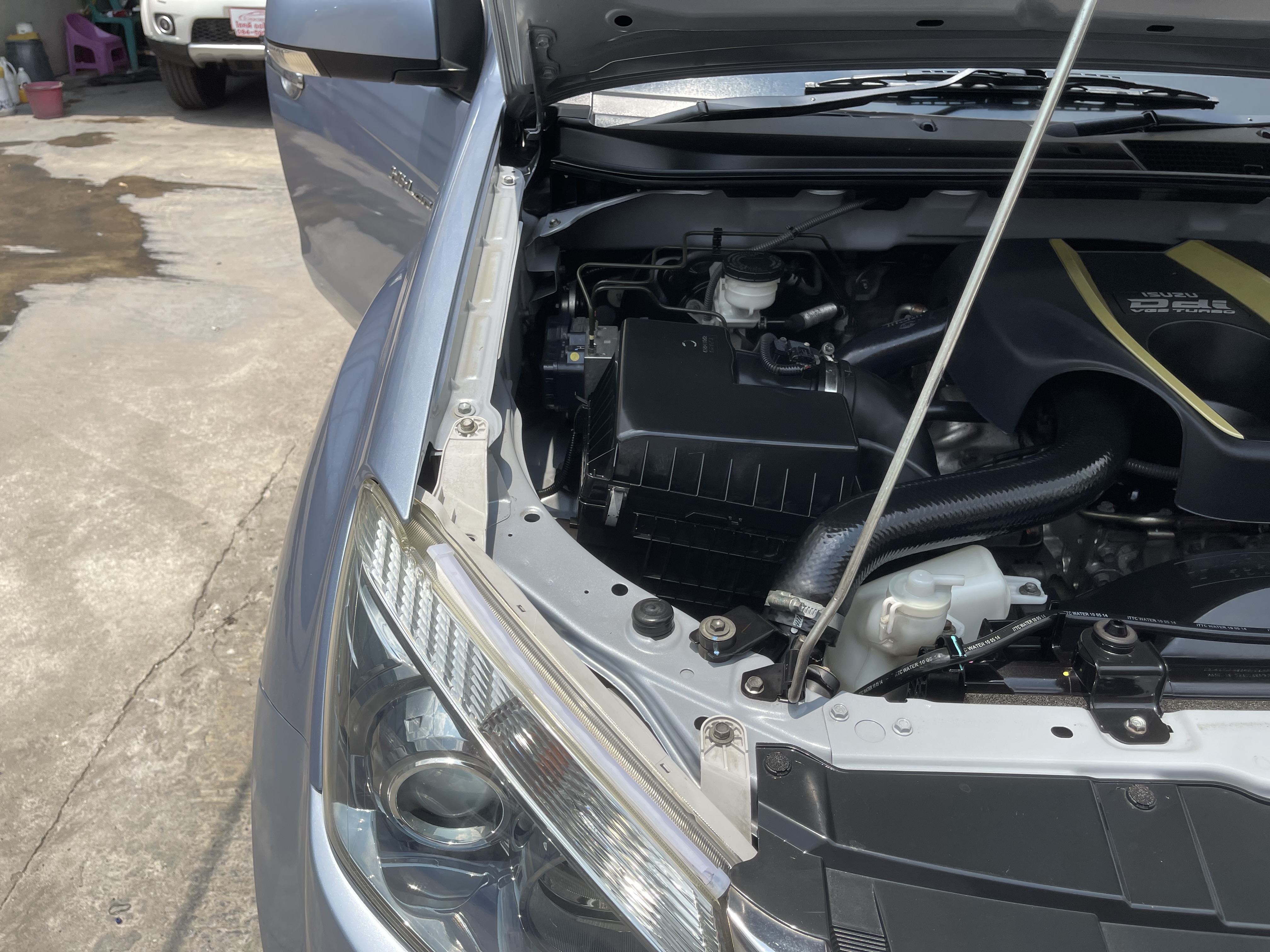 Isuzu Dmax All New 4ประตู Hilander 2.5 Vgs Z Dvd 2015 ฟ้า