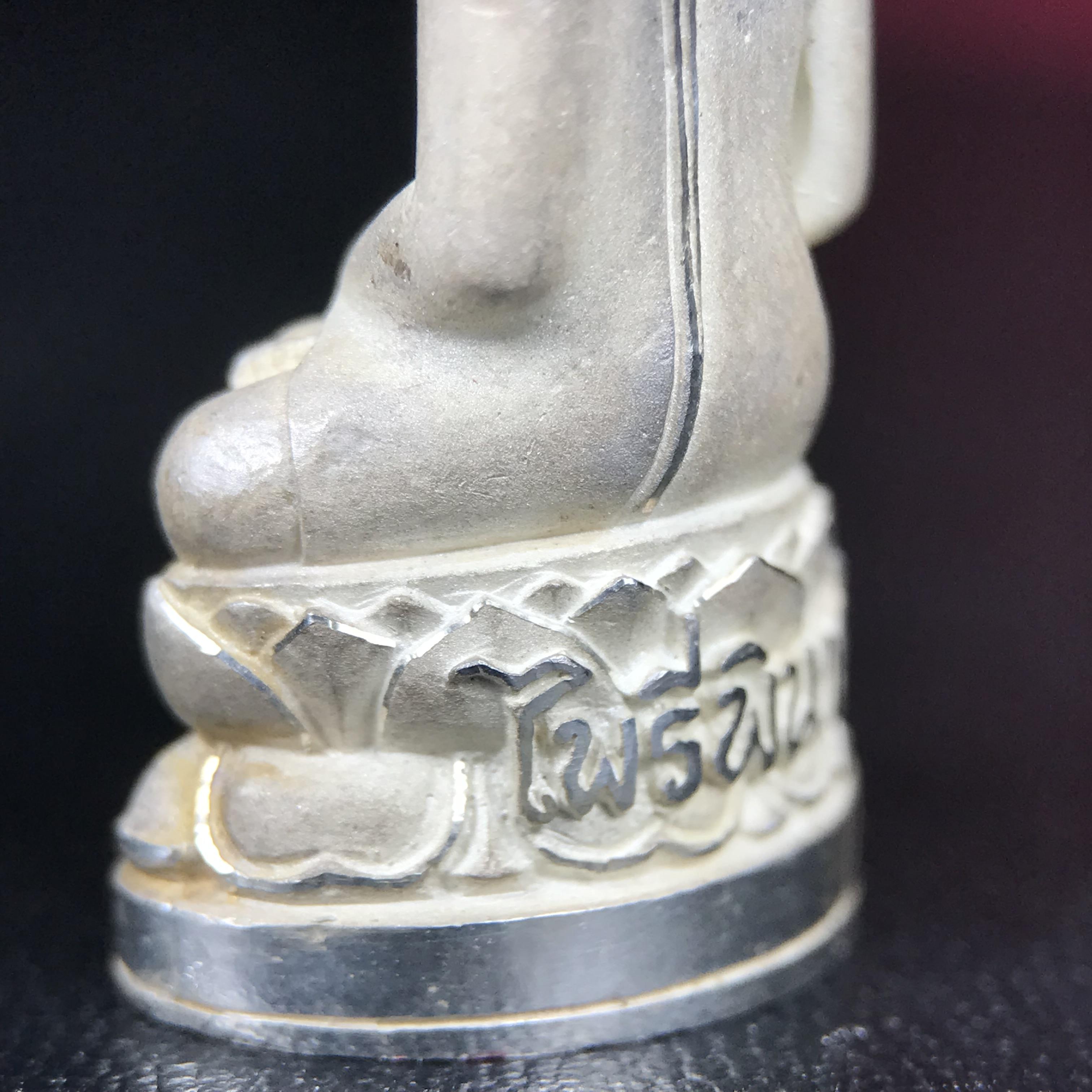 พระกริ่งไพรีพินาศ ตรากาญจนาภิเษก วัดบวรนิเวศวิหาร ที่ระลึกในหลวงรัชกาลที่9 ครองสิริราชสมบัติครบ 50ปี เนื้อเงิน เข้มขลังทรงอานุภาพยิ่งใหญ่ กำราบศัตรูพ่ายสิ้น พระไพรีพินาศ