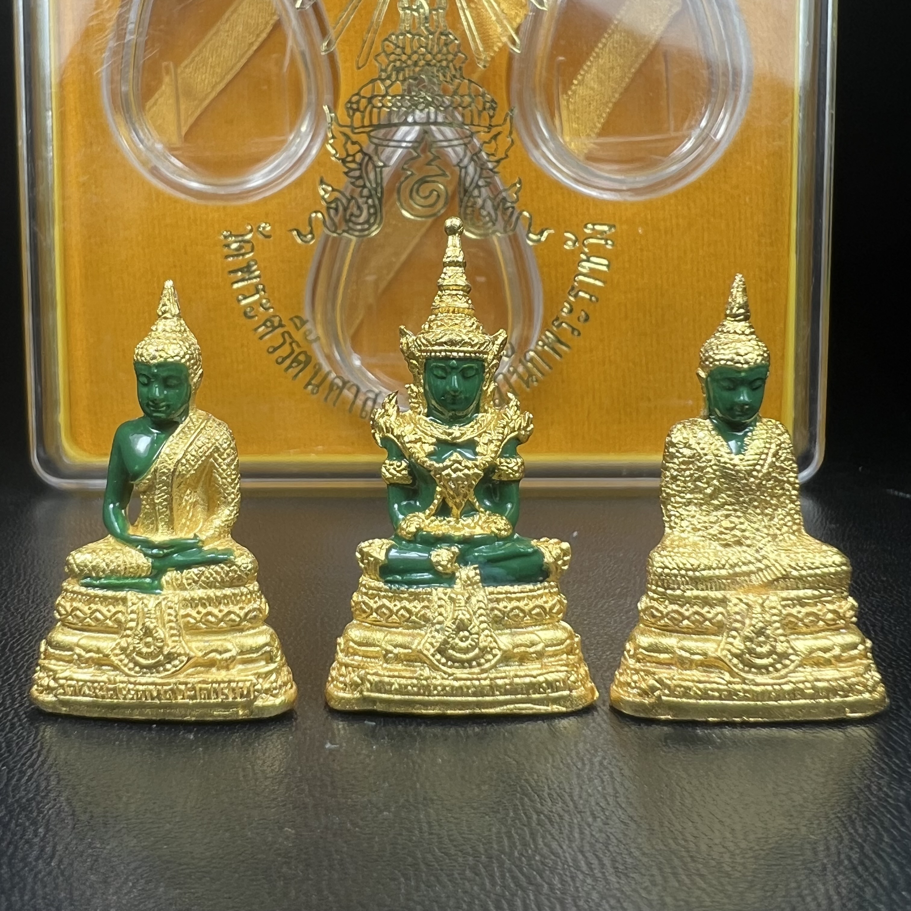 พระพุทธมหามณีรัตนปฏิมากร(พระแก้วมรกต) วัดพระศรีรัตนศาสดาราม สำนักพระราชวัง จัดสร้าง ชุด3 ฤดู ร้อน ฝน หนาว(บรรจุมวลสารใต้ฐาน)