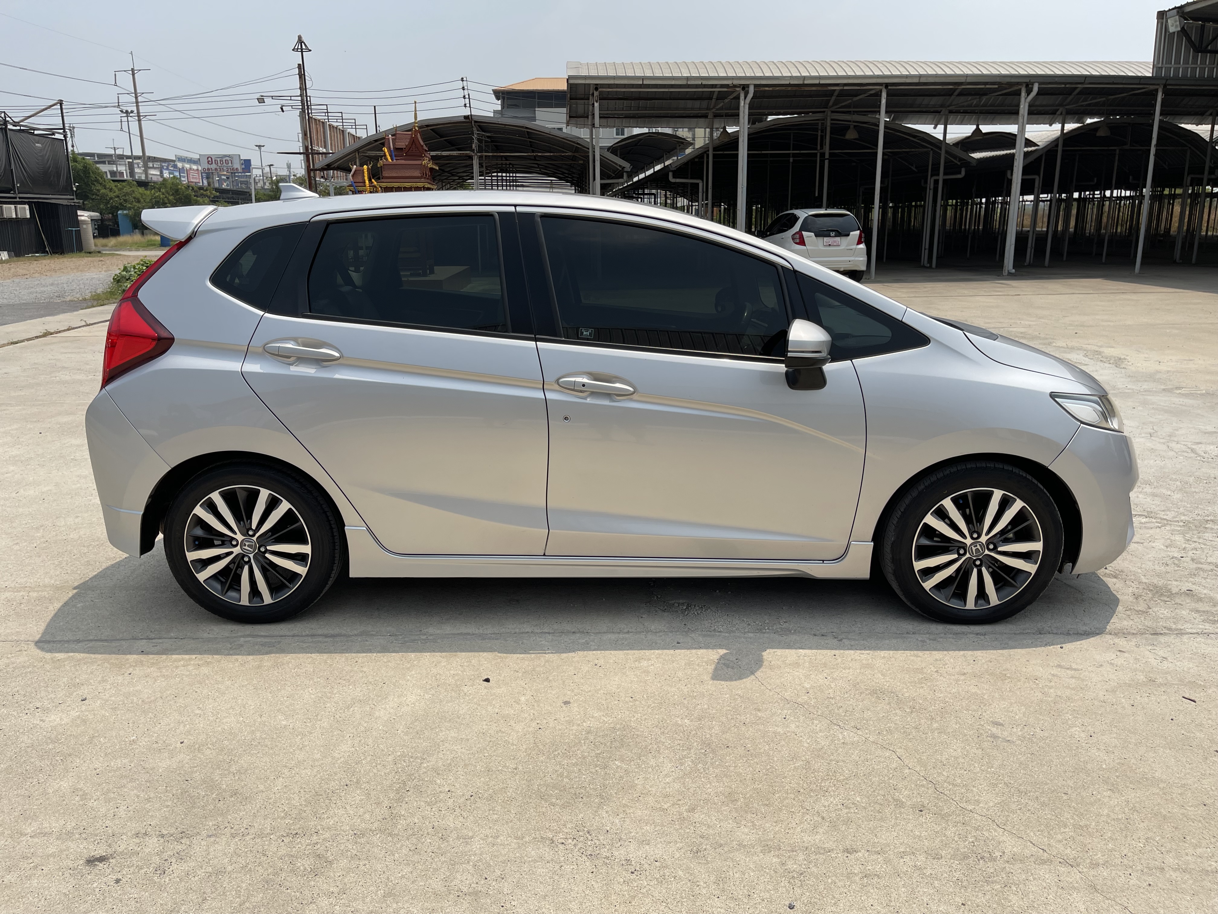 Honda Jazz 1.5 SV At 2015 เงิน