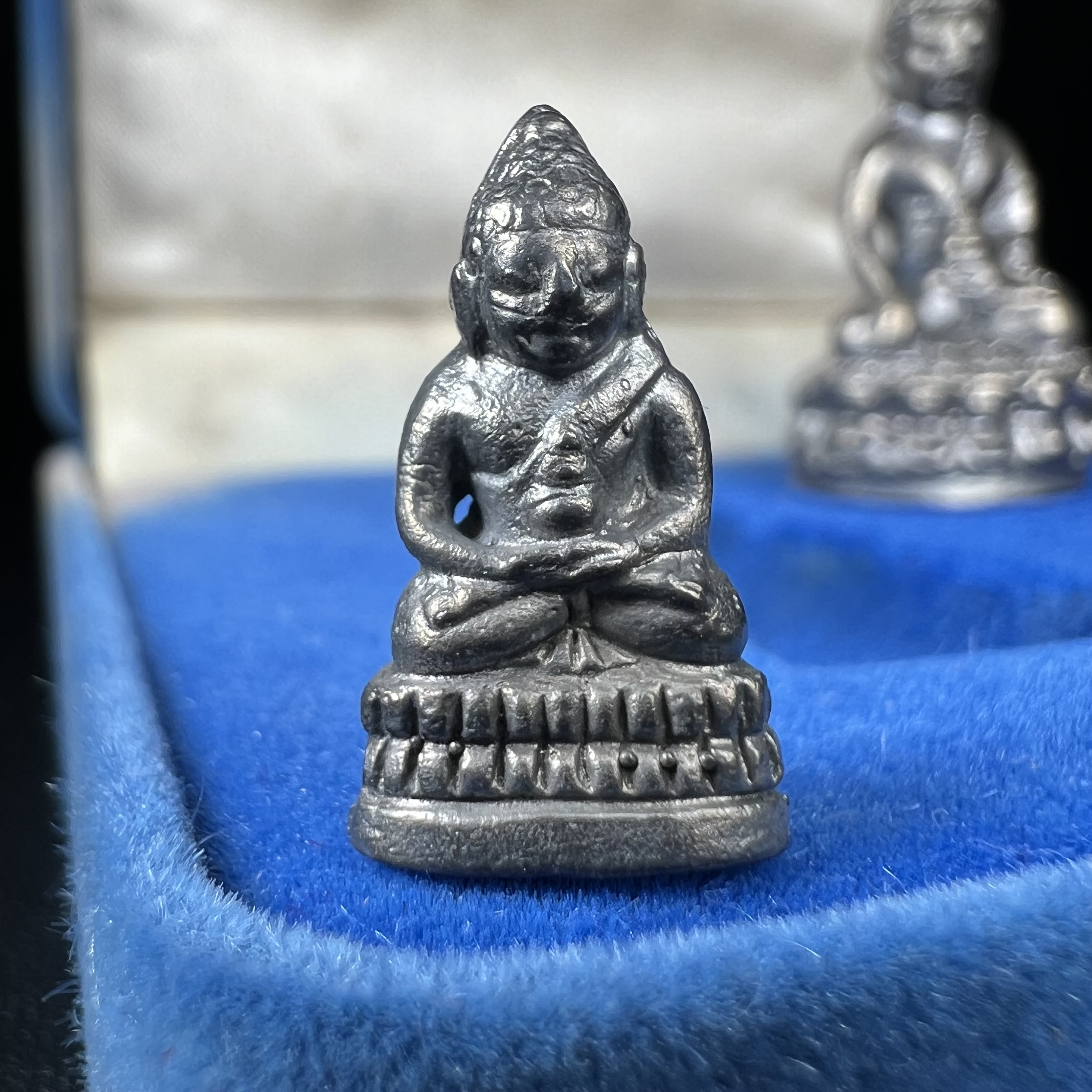 พระกริ่ง-พระชัยวัฒน์ สว. 90 พรรษาสมเด็จย่า ปี2533 เนื้อนวโลหะ(ผสมทองคำเยอะมากรุ่นนี้)(ในหลวงรัชกาลที่9เสด็จในพิธี)(หล่อแบบโบราณอุดมวลสาร 108 แบบฉบับพระกริ่งใหญ่สายวัดสุทัศน์ พระสังฆราช(แพ))(1 ใน 3000 ชุด) หายาก