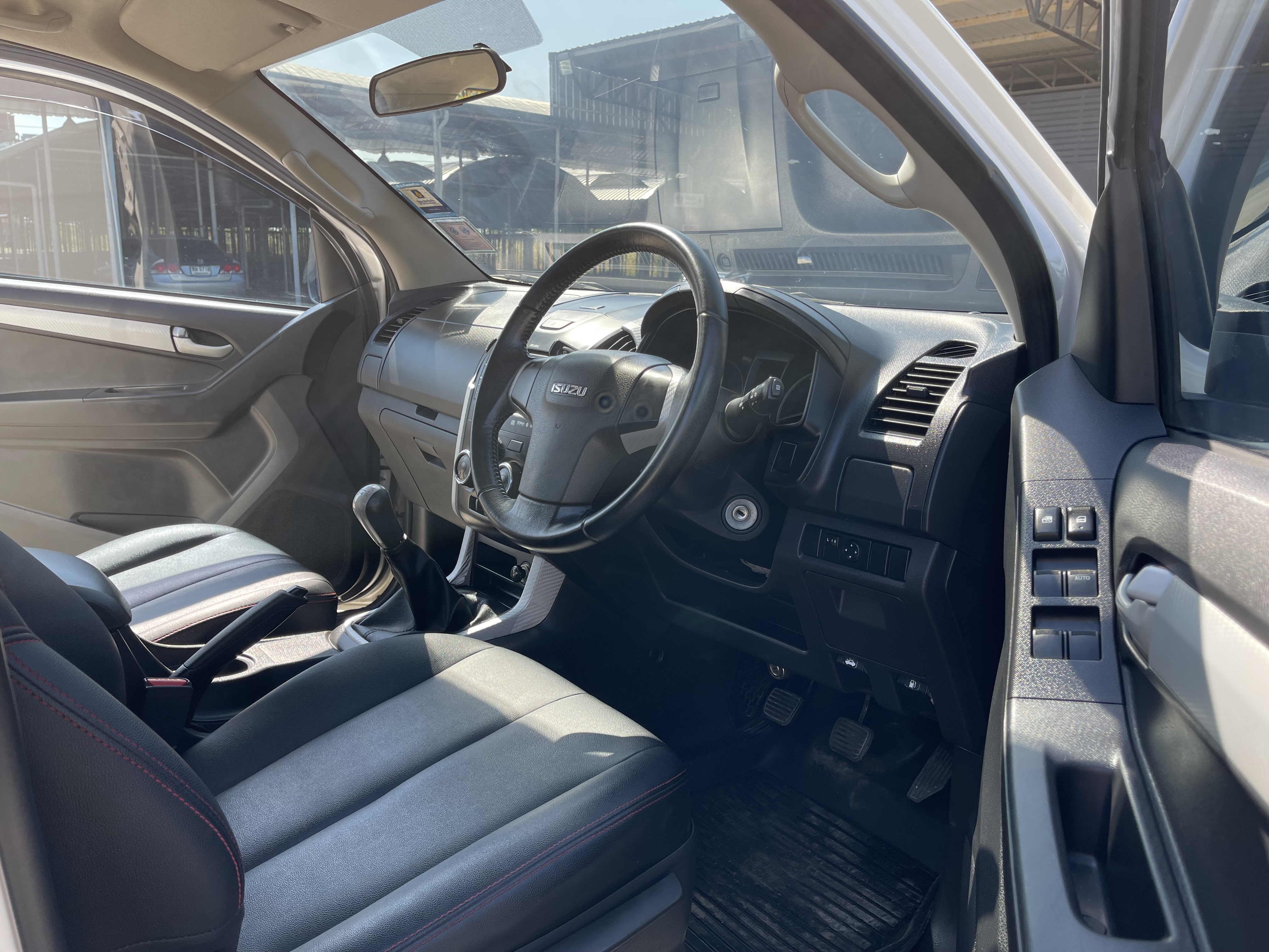 Isuzu Dmax All New 4ประตู Hilander 2.5 Vgs Z Dvd 2013 ขาวมุก