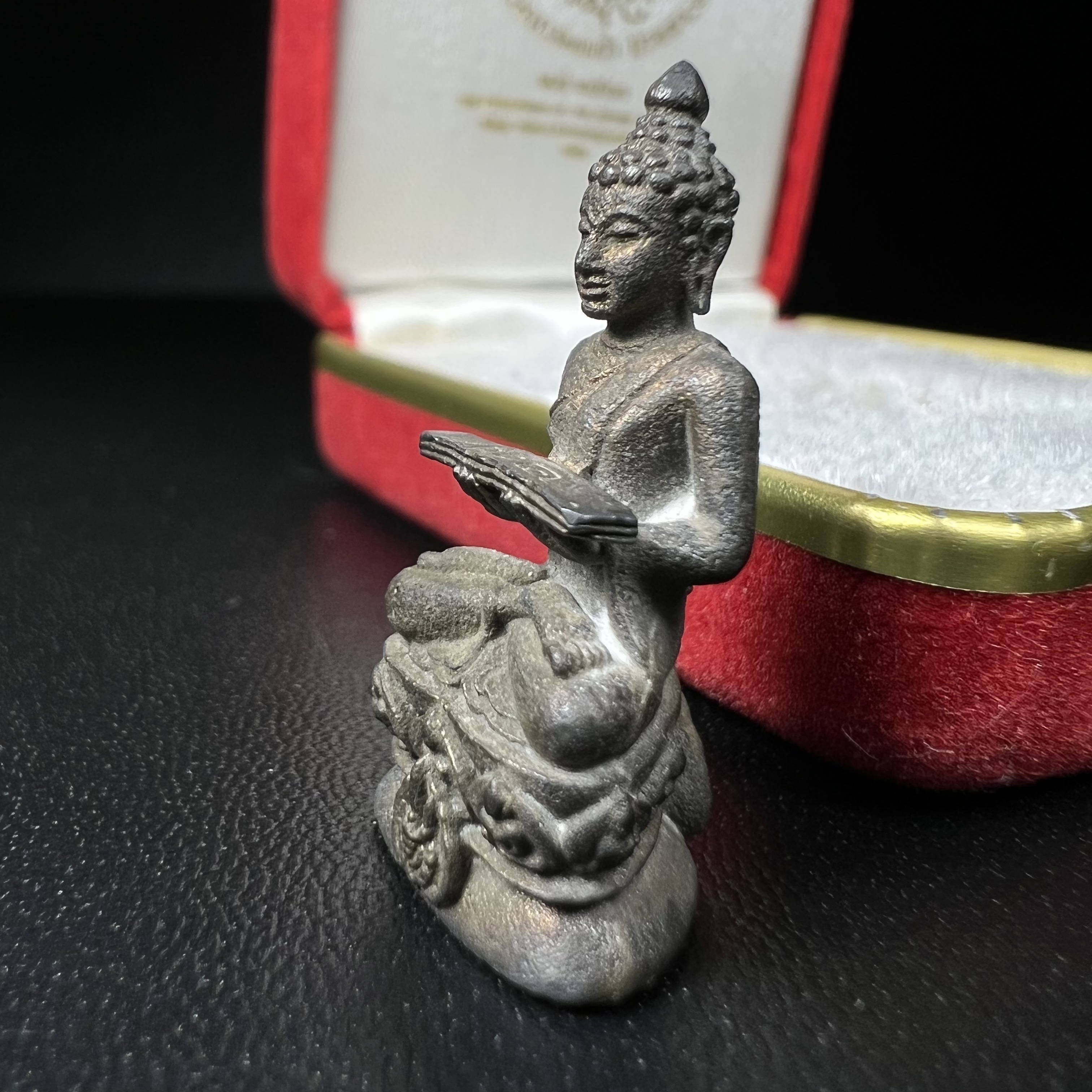 พระกริ่งปรมานุชิตชิโนรส วัดพระเชตุพนวิมลมังคลาราม(วัดโพธิ์) ปี2533 เนื้อนวโลหะ ( ในหลวงรัชกาลที่9เสด็จเททอง)