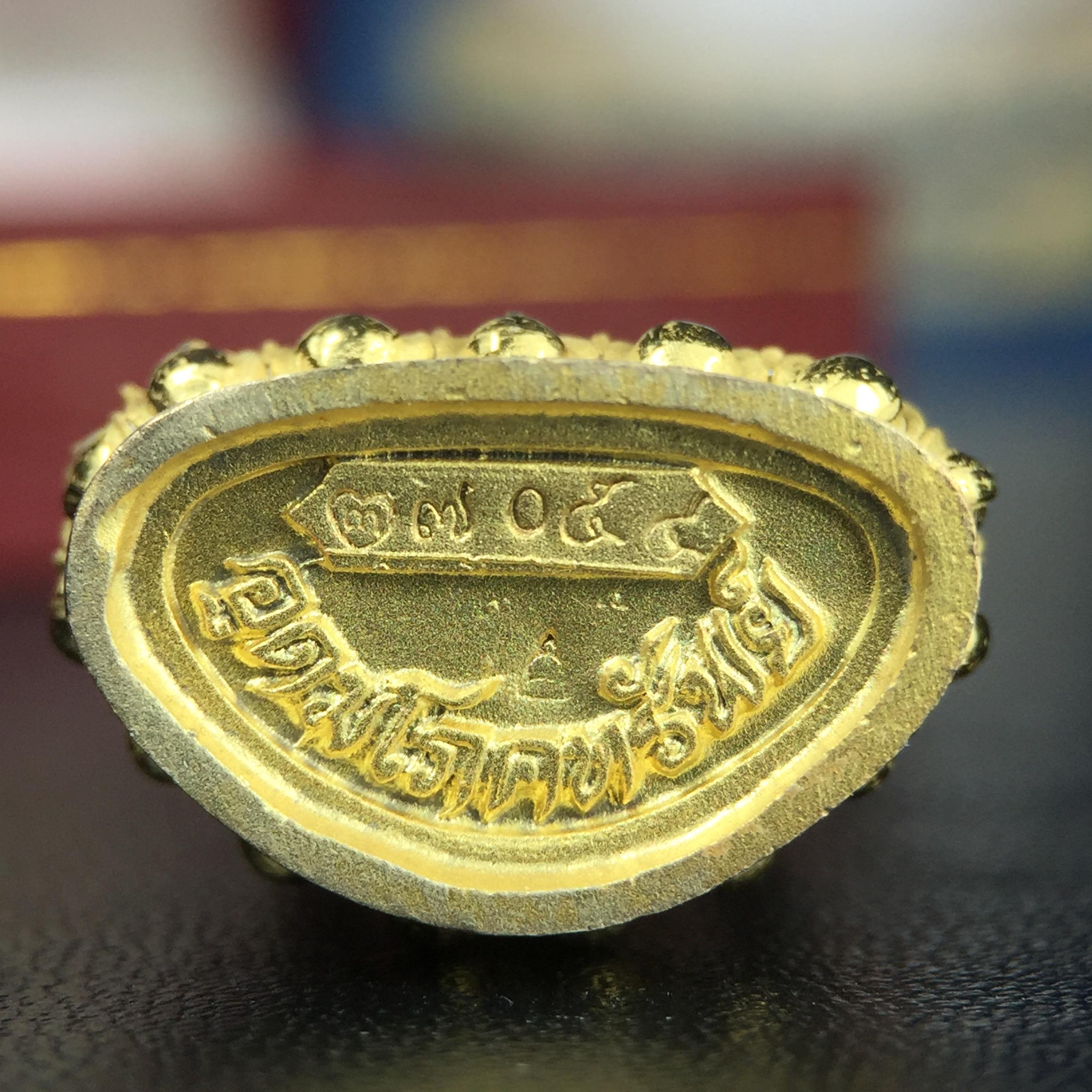 พระกริ่งอวโลกิเตศวร ( เจ้าแม่กวนอิม ) วัดโพธิ์แมนคุณาราม เนื้อเงิน 3 กษัตริย์ พ่นทราย รุ่นอุดมโภคทรัพย์ พ.ศ.2539(ผิวสวยเดิมพร้อมกล่องบรรจุการ์ดใบรับรองเดิมครบ) (อีกหนึ่งรุ่นยอดนิยม พุทธศิลป์สวยงดงาม)