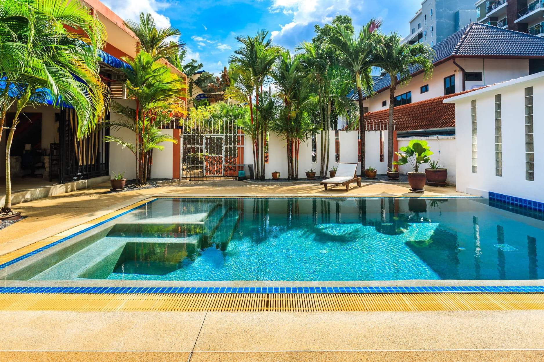 For Sale : Patong, Apartment with Swimming Pool, 4 bedrooms 6 Bathrooms