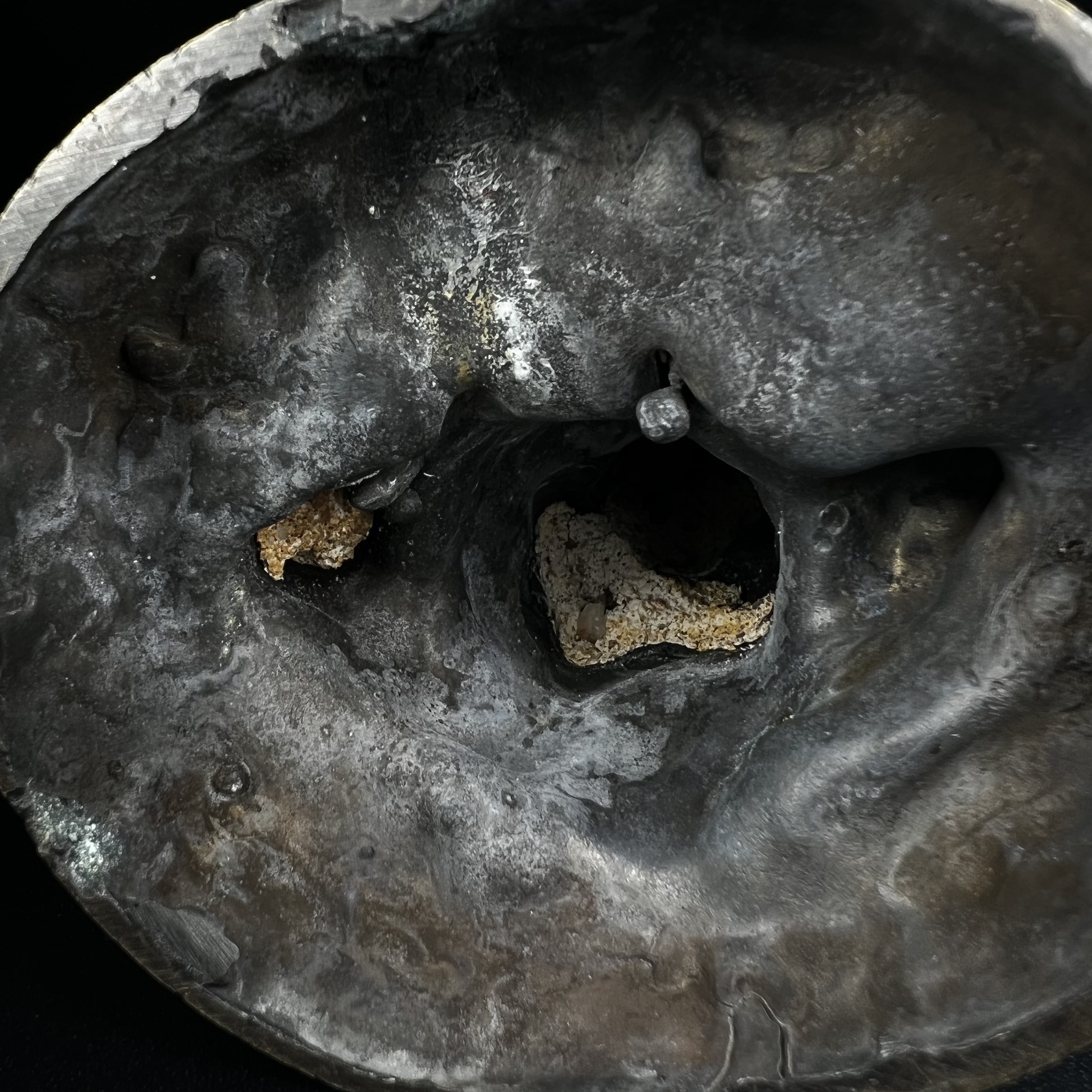 พระพิฆเนศ กรมศิลปากร ปี2547 ขนาดบูชาหน้าตัก 3 นิ้ว โลหะผสมเนื้อดี มีโค๊ดหมายเลขกำกับNo.821 (1 ใน 5000 องค์)รุ่นยอดนิยมหายาก