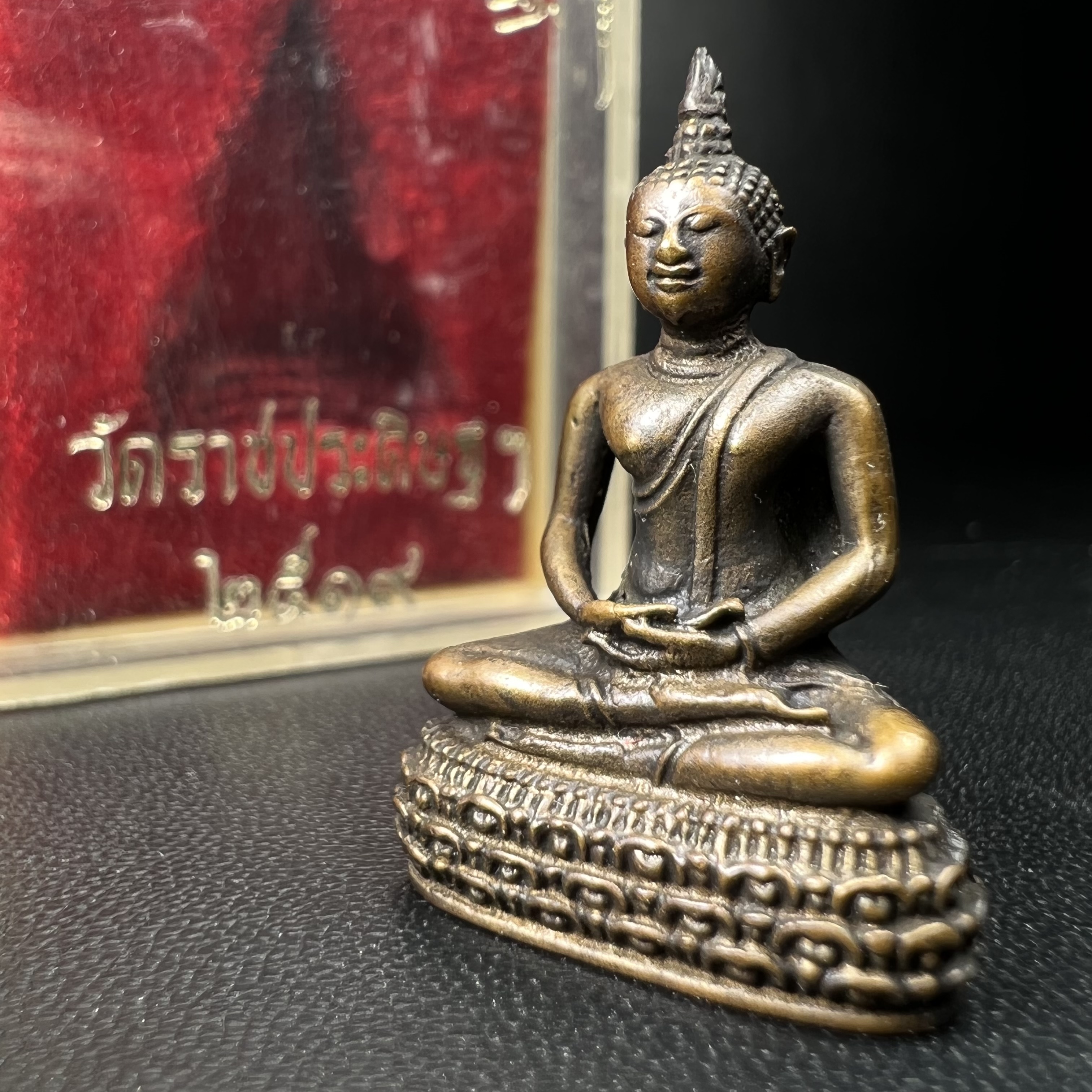 พระกริ่งพระพุทธสิหิงห์ วัดราชประดิษฐ์ ปี2519 เนื้อนวโลหะกล่องบรรจุเดิม(ในหลวงรัชกาลที่9เสด็จในพิธี)พระดี ปีลึก พิธีใหญ่