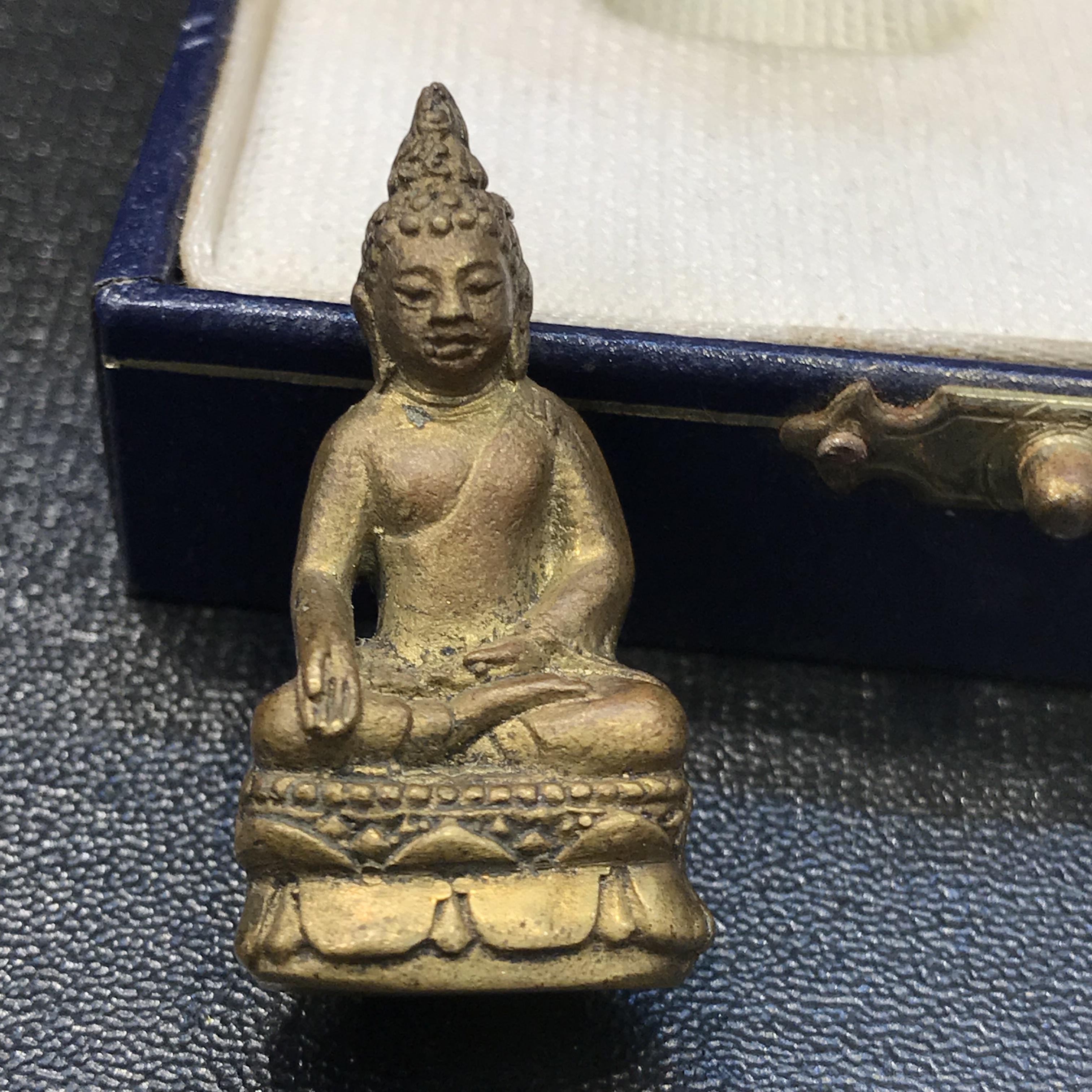 พระกริ่ง-พระชัยวัฒน์ไพรีพินาศ วัดบวรนิเวศวิหาร รุ่นผ้าป่าสิงห์บุรี ปี2528(กล่องหนังนิยม)