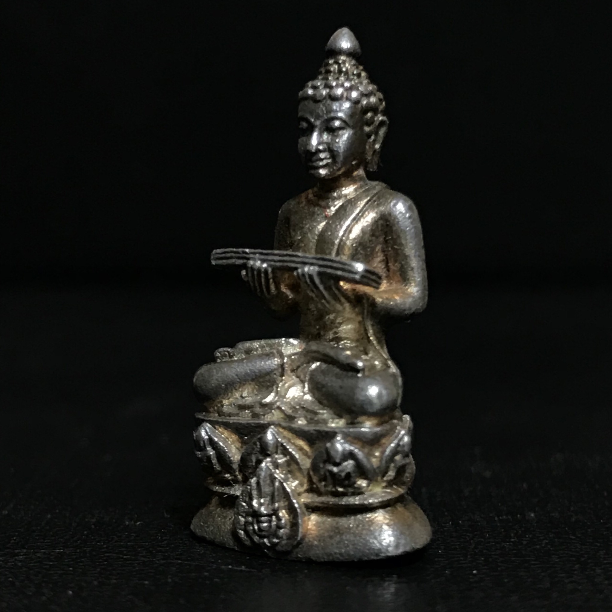 พระกริ่งปรมานุชิตชิโนรส วัดพระเชตุพนวิมลมังคลาราม(วัดโพธิ์) ปี2533 เนื้อเงิน ( ในหลวงรัชกาลที่9เสด็จเททอง)