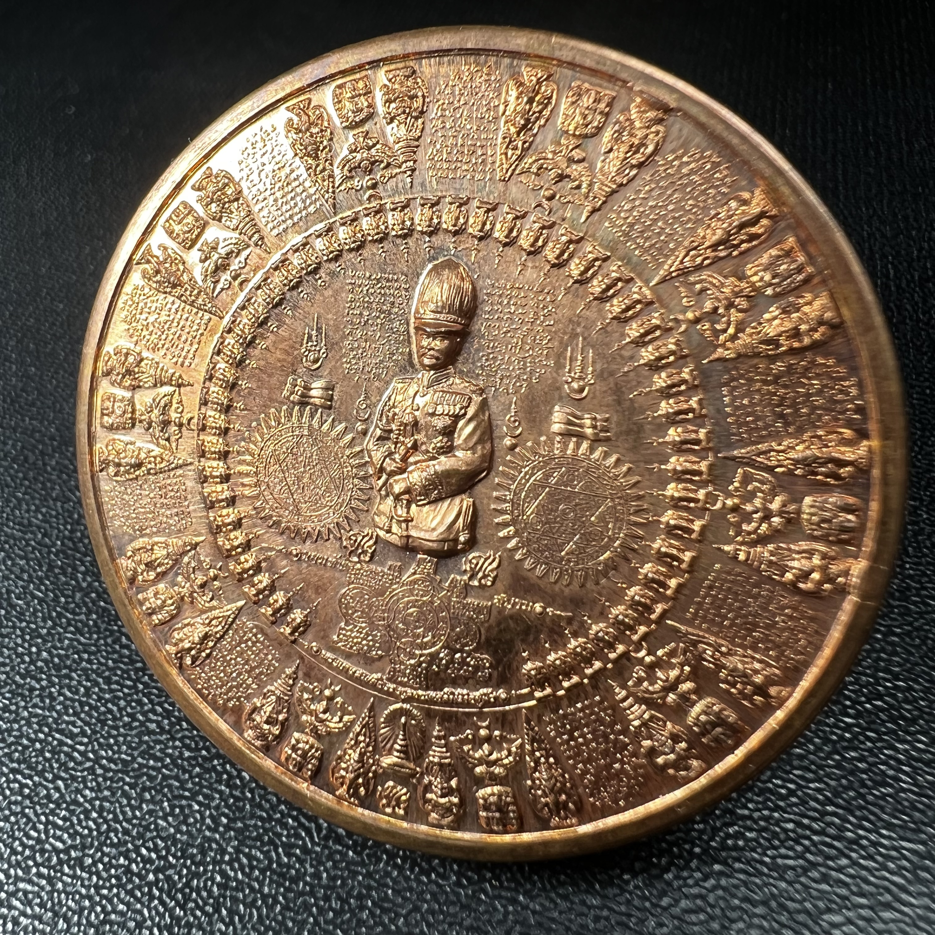 เหรียญมหายันต์ ไพรีพินาศ อริราชศัตรูพ่าย พิมพ์ รัชกาลที่ 5 ด้านหน้า(เหรียญกลมทรงหมวก)-ด้านหลัง(หลังครุฑล้อมรอบ) เนื้อทองแดง(พิมพ์หายาก)