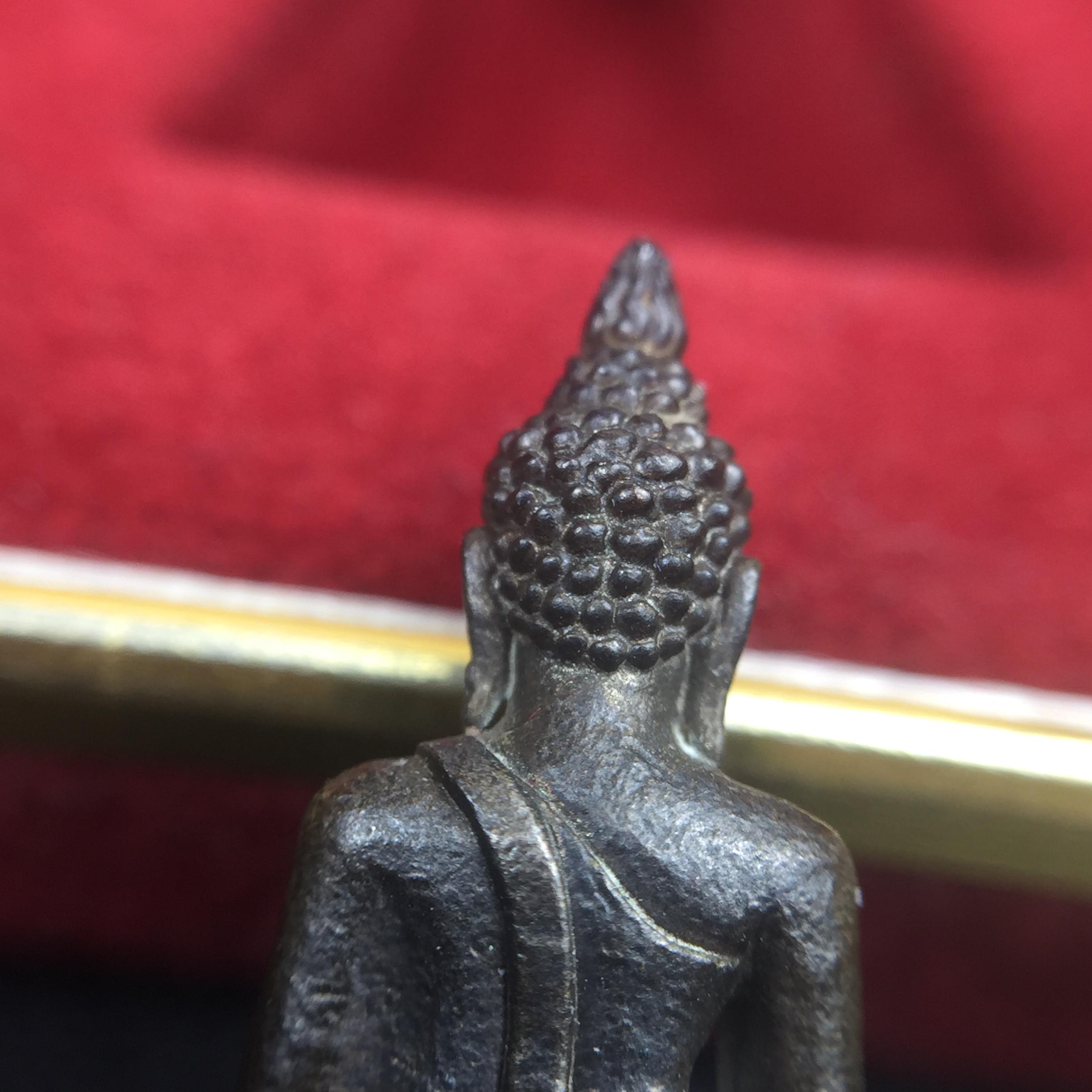 พระกริ่งพระพุทธชินสีห์ ภปร ทันโตเสฏโฐ ปี 2533 เนื้อนวโลหะ (วัตถุมงคลหนึ่งเดียวที่บรรจุพระทนต์(ฟัน)ในหลวงรัชกาลที่9 พระราชทานให้จัดสร้าง)(1ใน1999องค์)