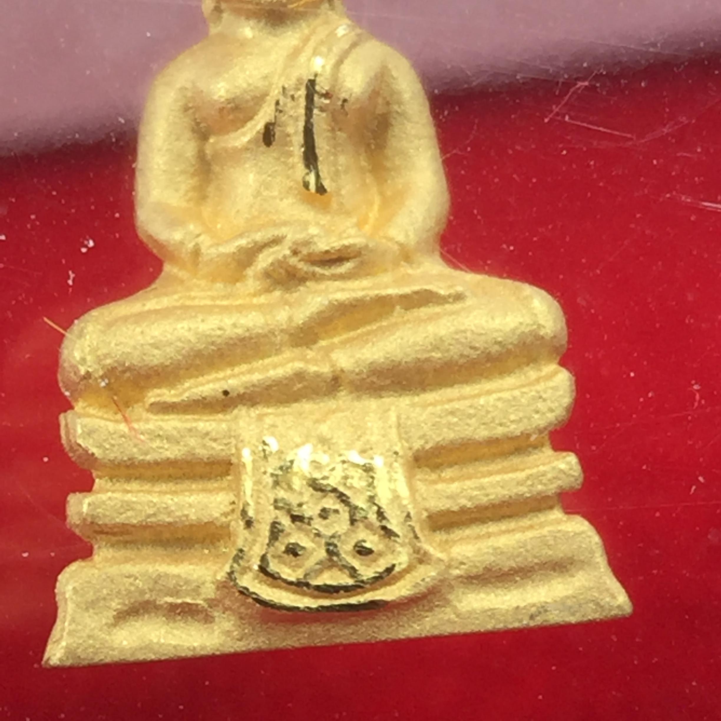 พระพุทธโสธร รุ่นอุดมโชคโภคทรัพย์ ปี 2550 เนื้อทองคำ พิมพ์จิ๋ว วัดโสธรวรารามวรวิหาร จ.ฉะเชิงเทรา (สภาพ สวย ซีนซองเดิม กล่องบบรรจุเดิมครบสมบูรณ์)