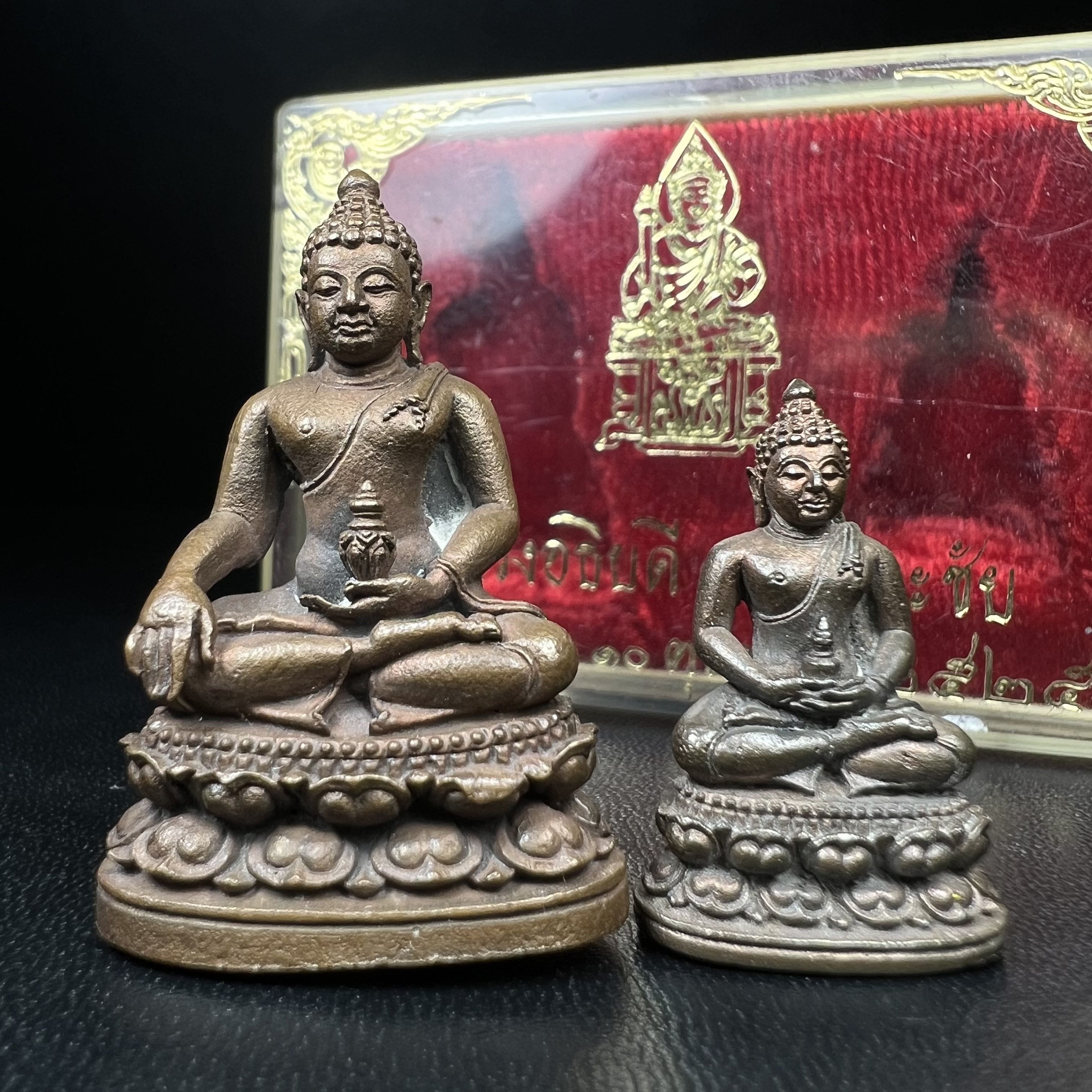 พระกริ่ง-พระชัยวัฒน์อธิบดี ปี2525 ของดีอัยการ (มีไว้บูชาเลื่อนยศเลื่อนตำแหน่งทุกท่าน)(1ใน 2525 ชุด)****ชุดหมายเลข ๒๕๒๑ ผลรวมได้เลข 1 เลขมงคล(หมายเเลขแห่งผู้นำ)มียศ มีบารมี สมกับความหมายของนาม พระกริ่งอธิบดี “พระกริ่งผู้เป็นใหญ่ในหมู่พระกริ่งทั้งหลาย”